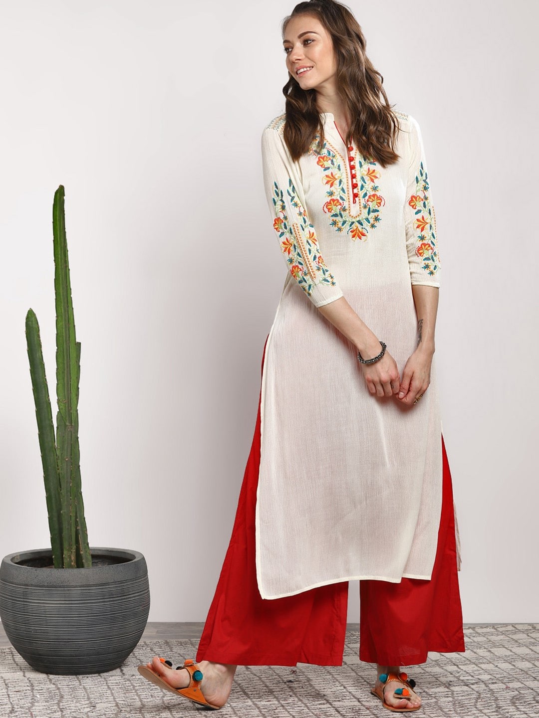 

Sangria Women Off-White Embroidered Straight Kurta
