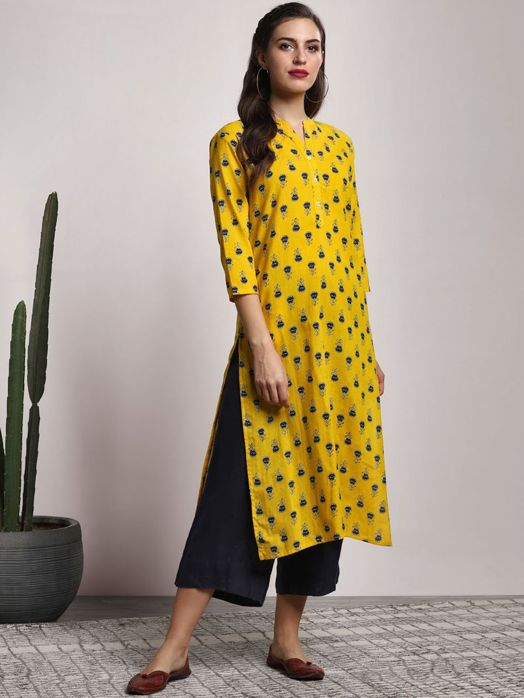 

Sangria Women Yellow & Printed Mandarin Collar Shaped Hem Straight Fit Kurta