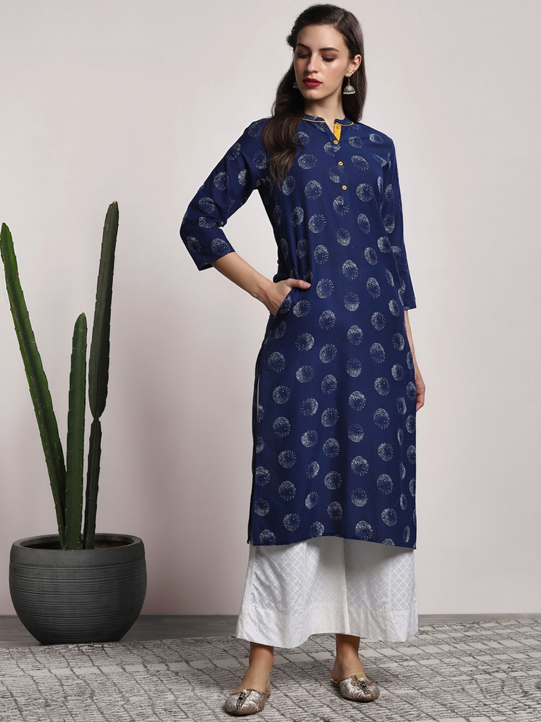 

Sangria Women Navy Blue Printed Straight Fit Kurta