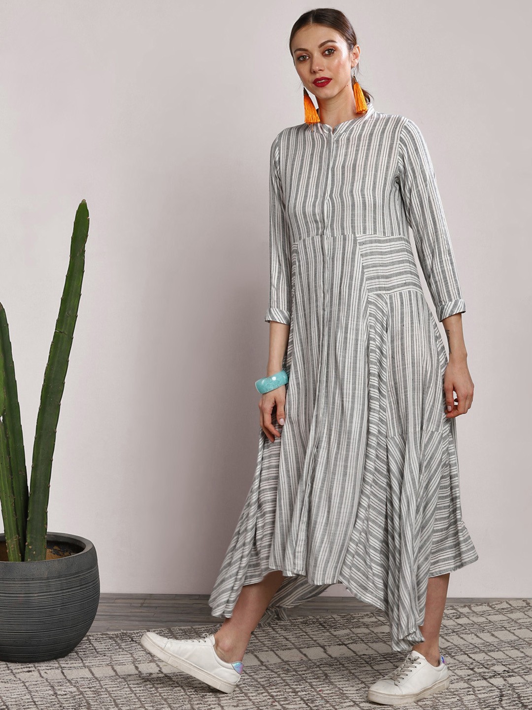 

Sangria Women White Striped A-Line Midi Dress