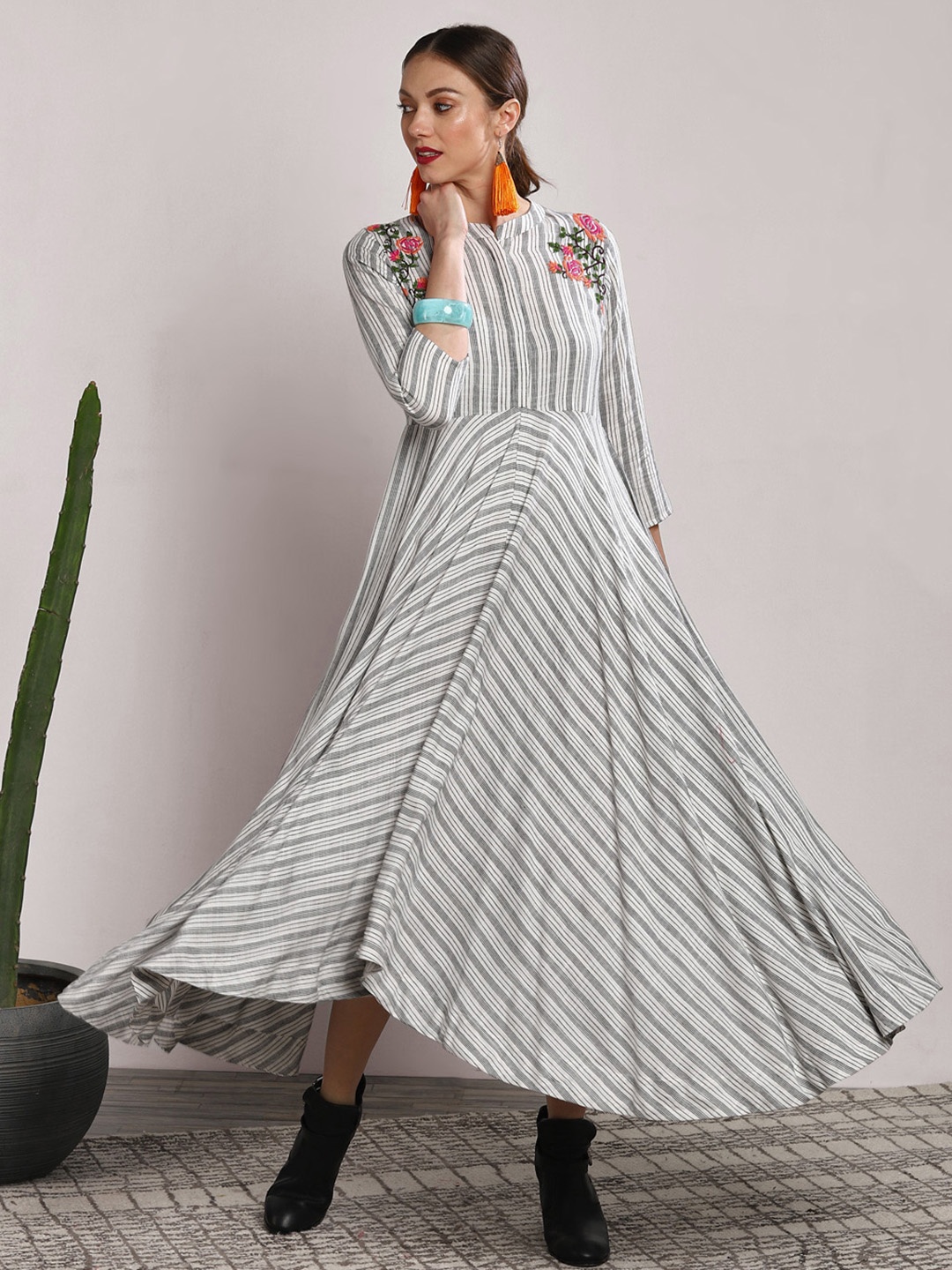 

Sangria Women White Striped A-Line Dress