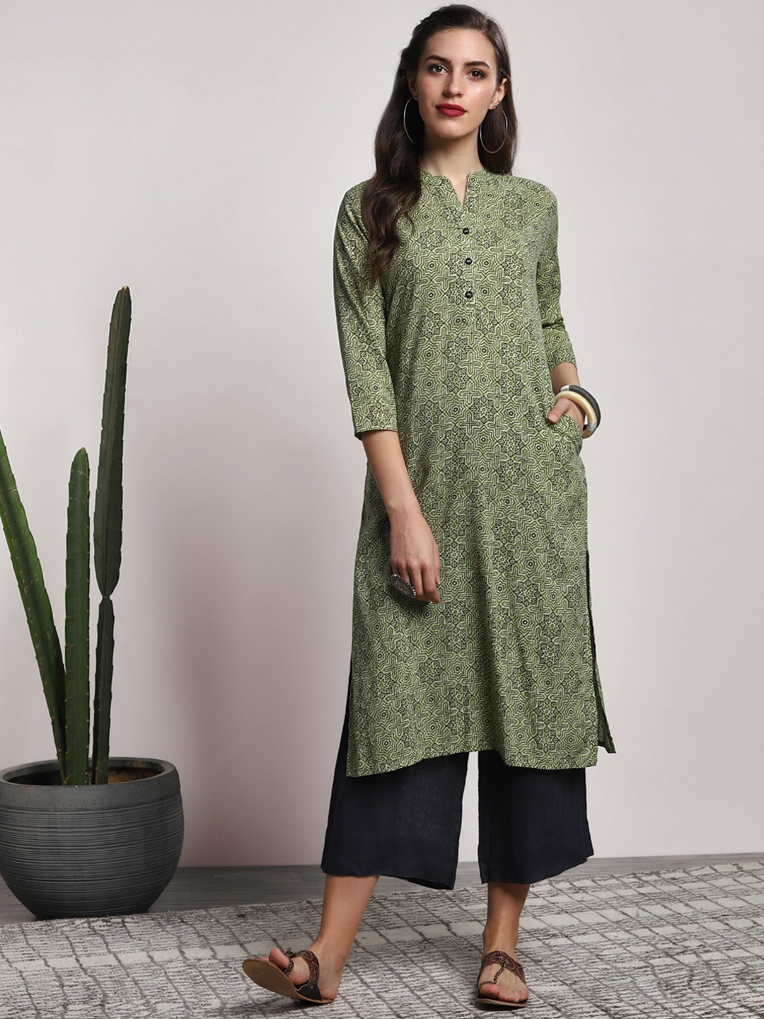 

Sangria Women Green Printed Mandarin Collar Straight Kurta With 3/4th Sleeves