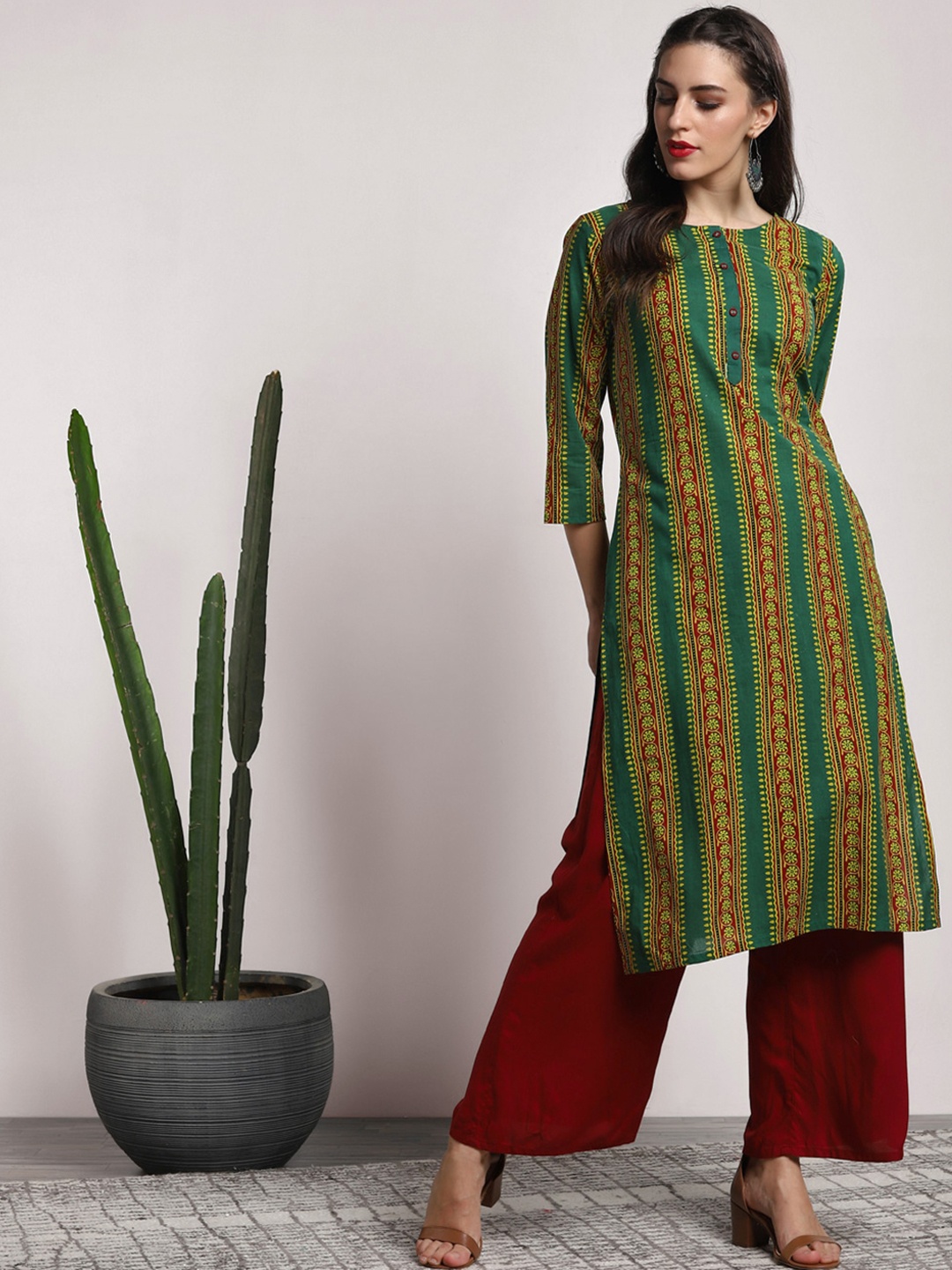 

Sangria Women Green & Yellow Printed Round Neck Straight Kurta With 3/4th Sleeves