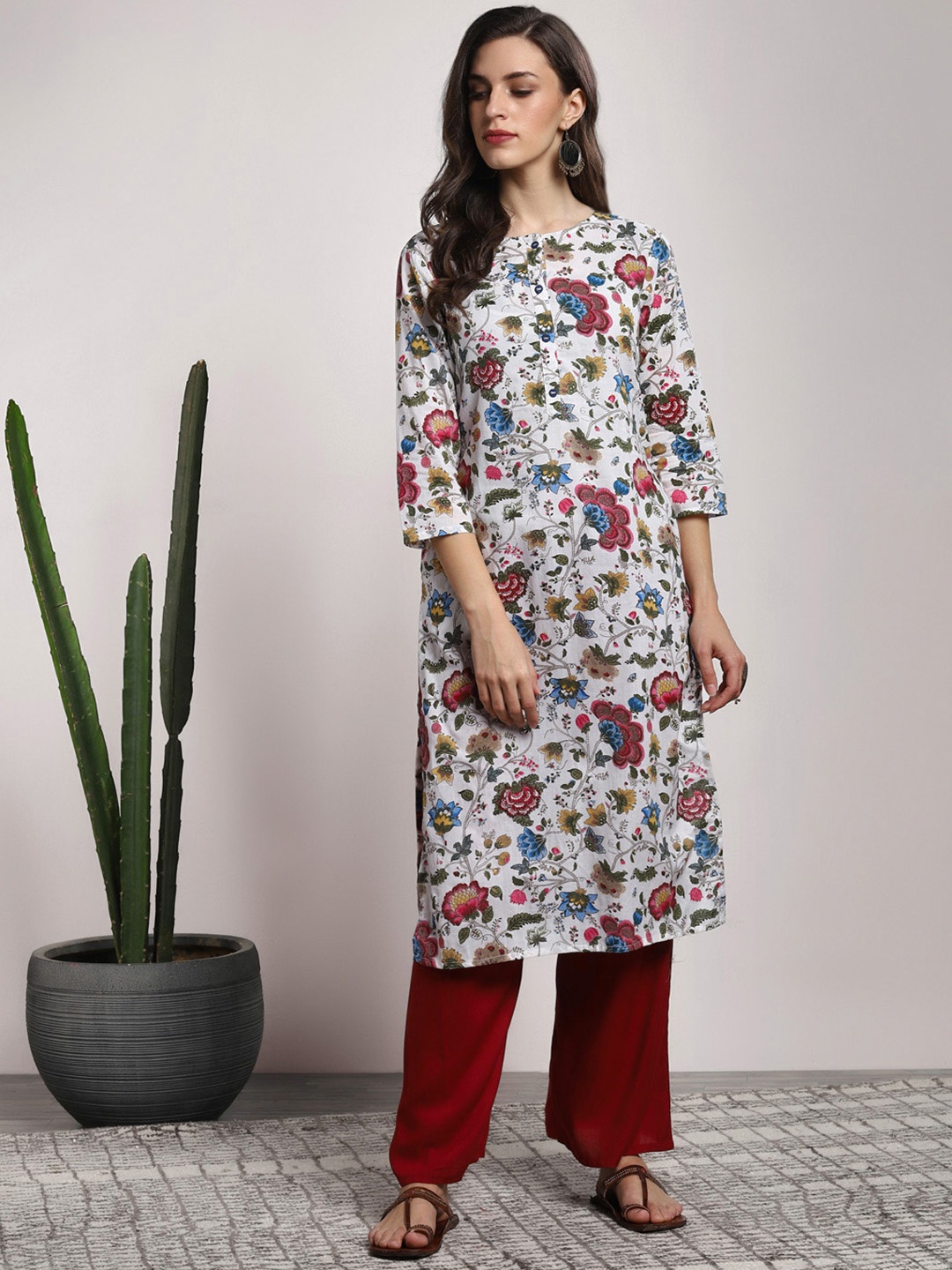 

Sangria Women White & Green Floral Printed Straight Kurta