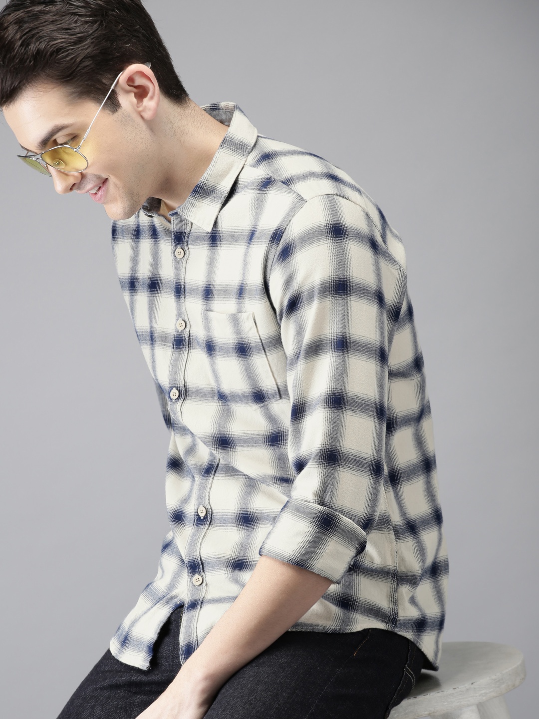 

HERE&NOW Men Beige & Navy Blue Regular Fit Checked Casual Shirt