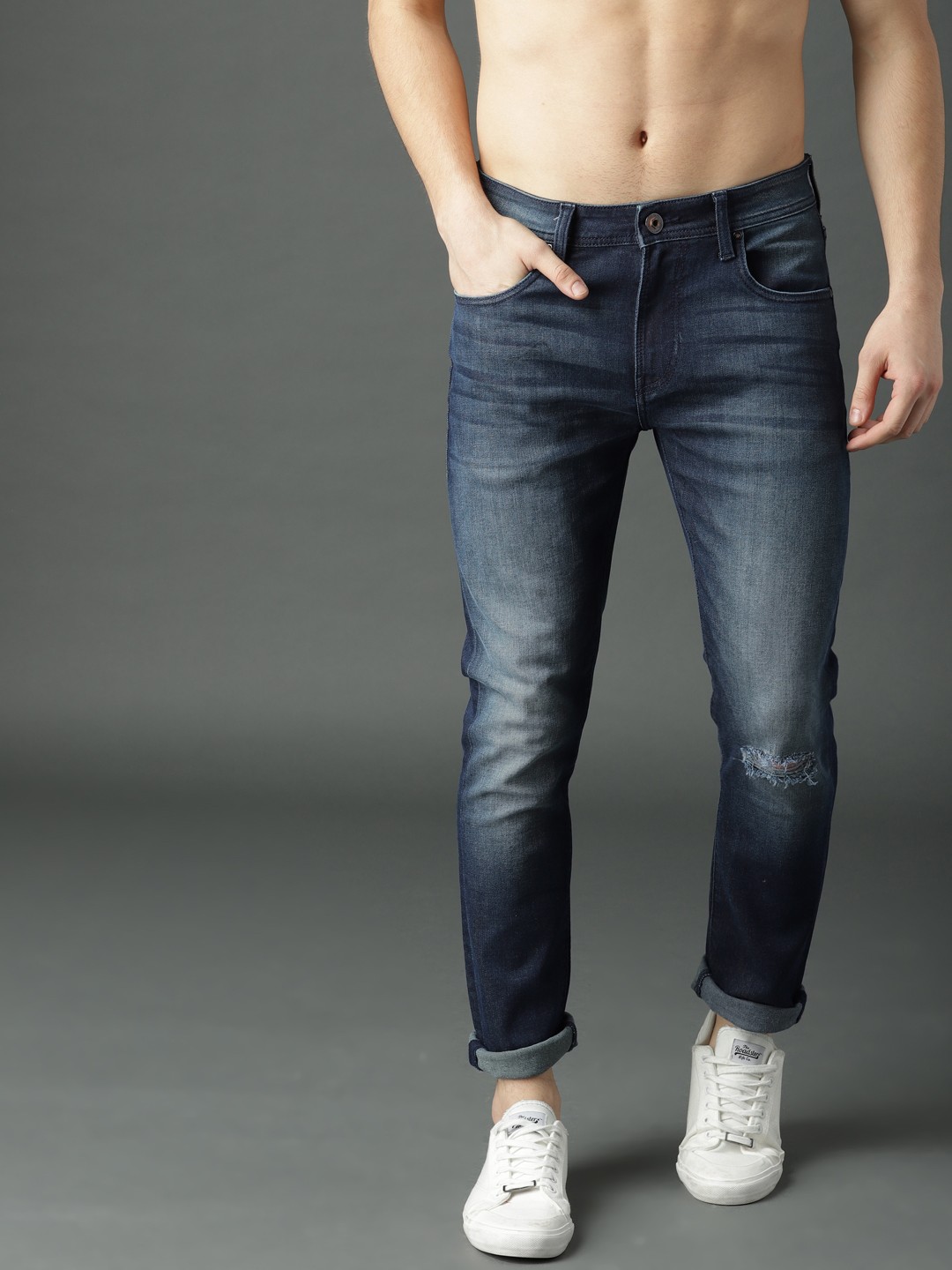 

Roadster Men Blue Skinny Fit Mid-Rise Mildly Distressed Stretchable Jeans