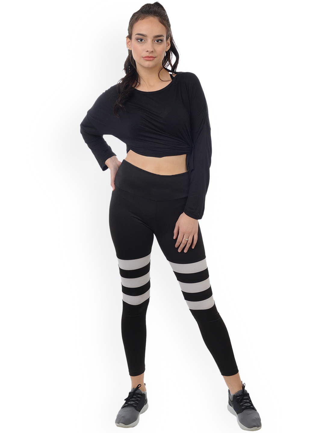 

Da Intimo Women Black Solid Round Neck T-shirt