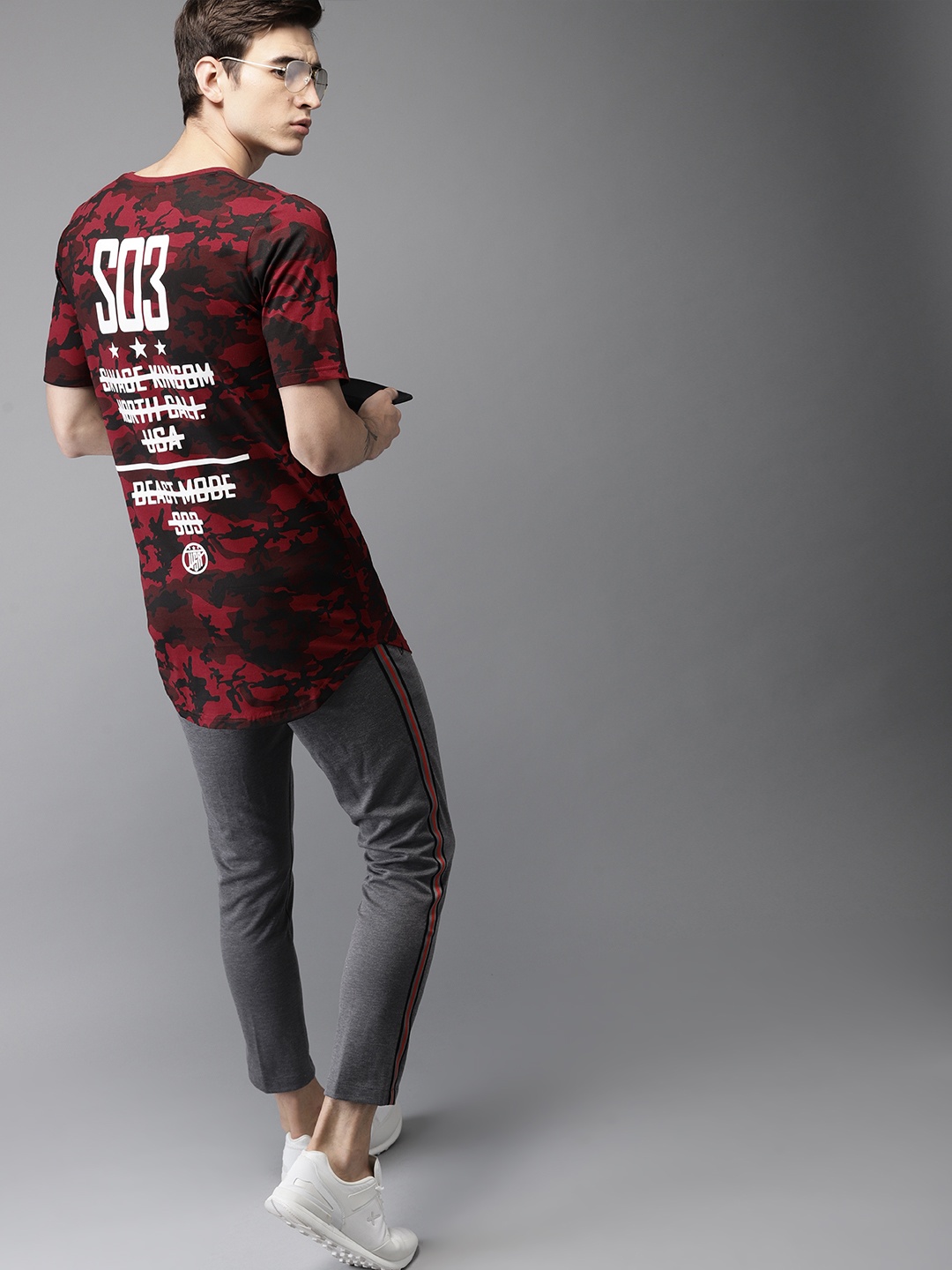 

Moda Rapido Men Maroon & Black Printed Round Neck Longline T-shirt