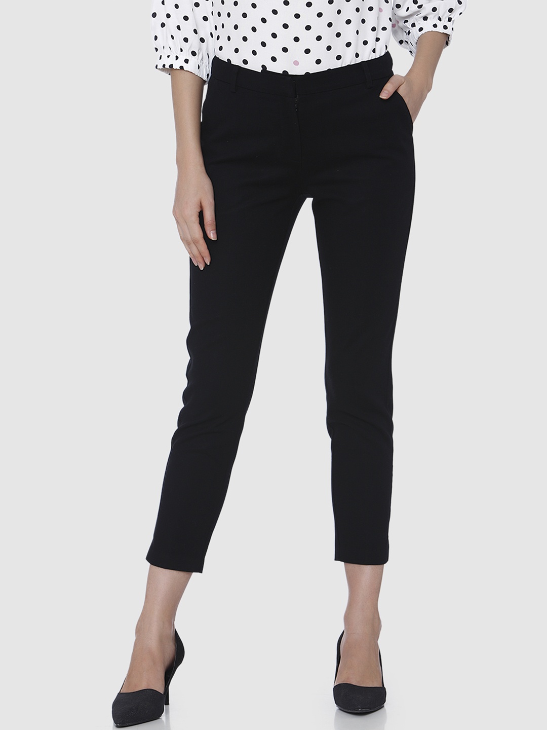

Vero Moda Women Black Straight Fit Solid Cropped Chinos