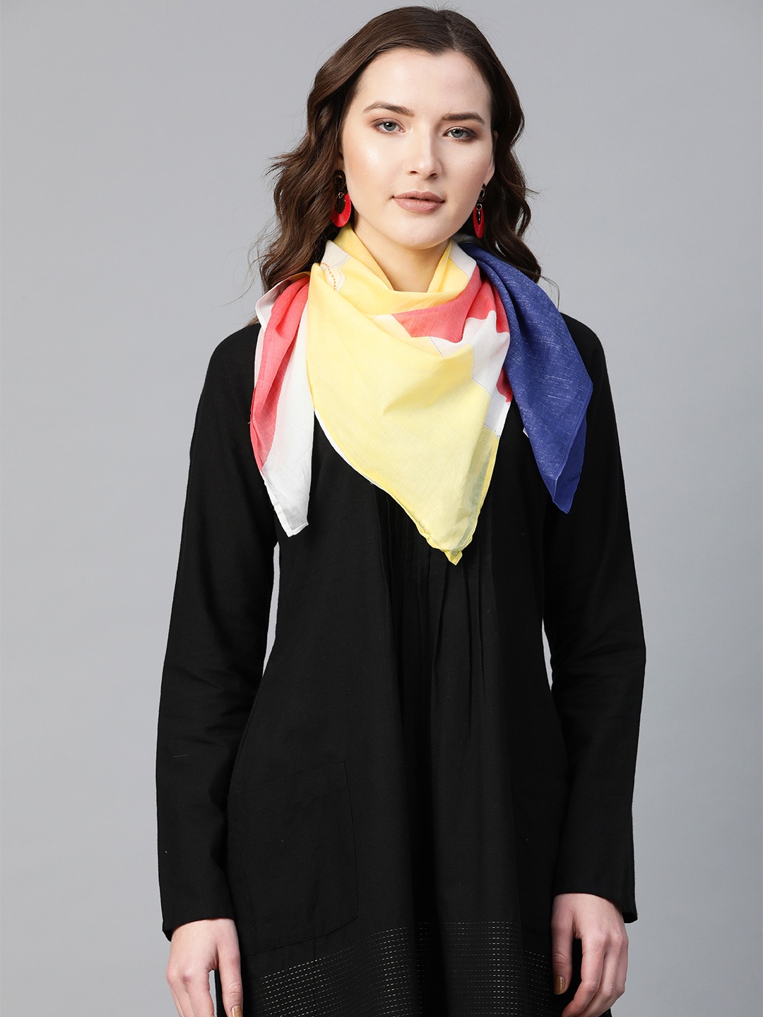 

W Women Yellow & Coral Pink Colourblocked Scarf