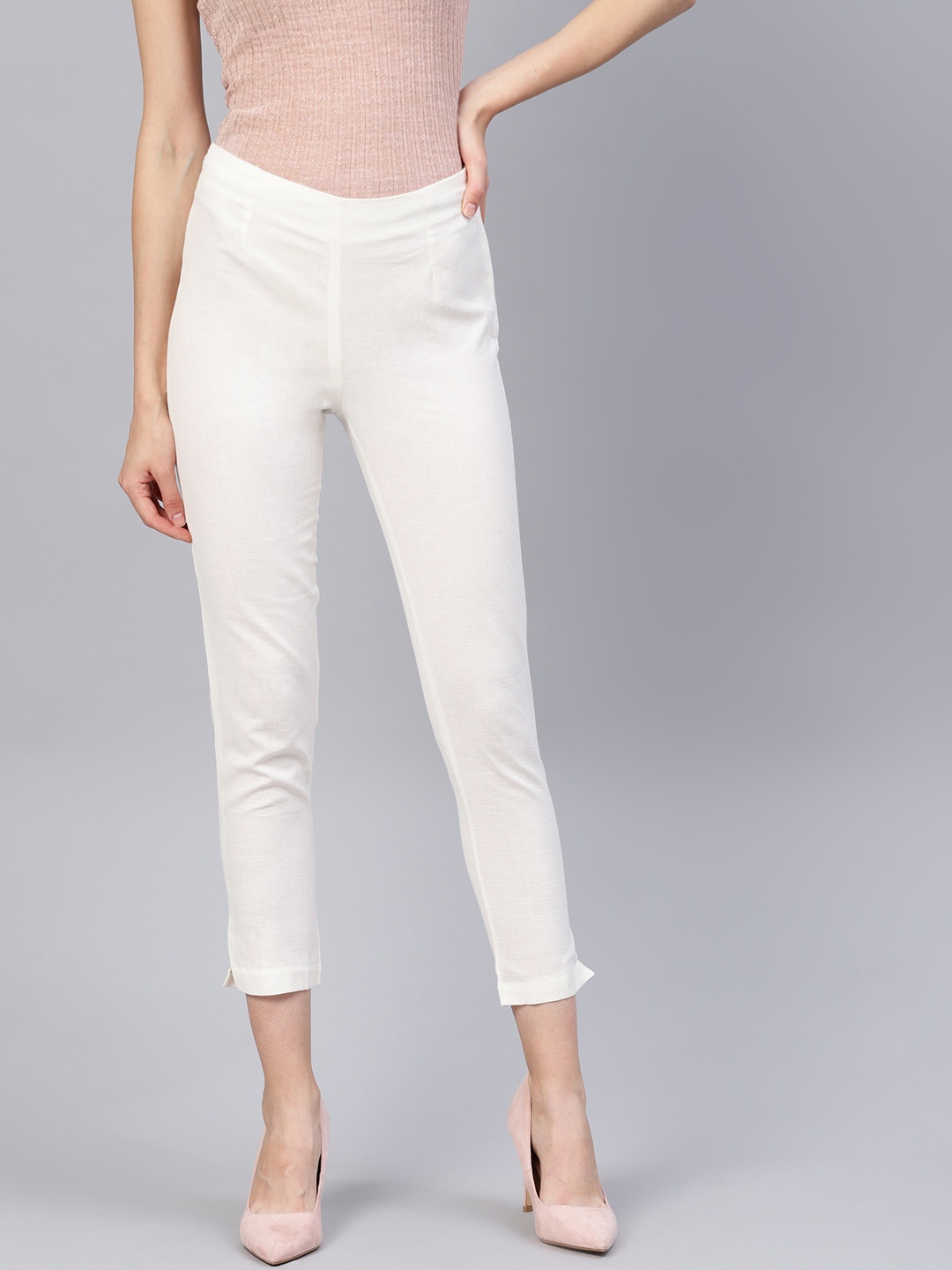 

W Women Off-White Solid Cropped Regular Trousers