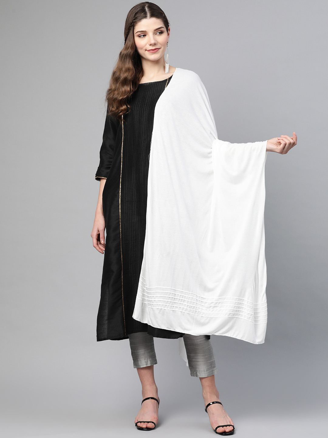 

W White Solid Dupatta