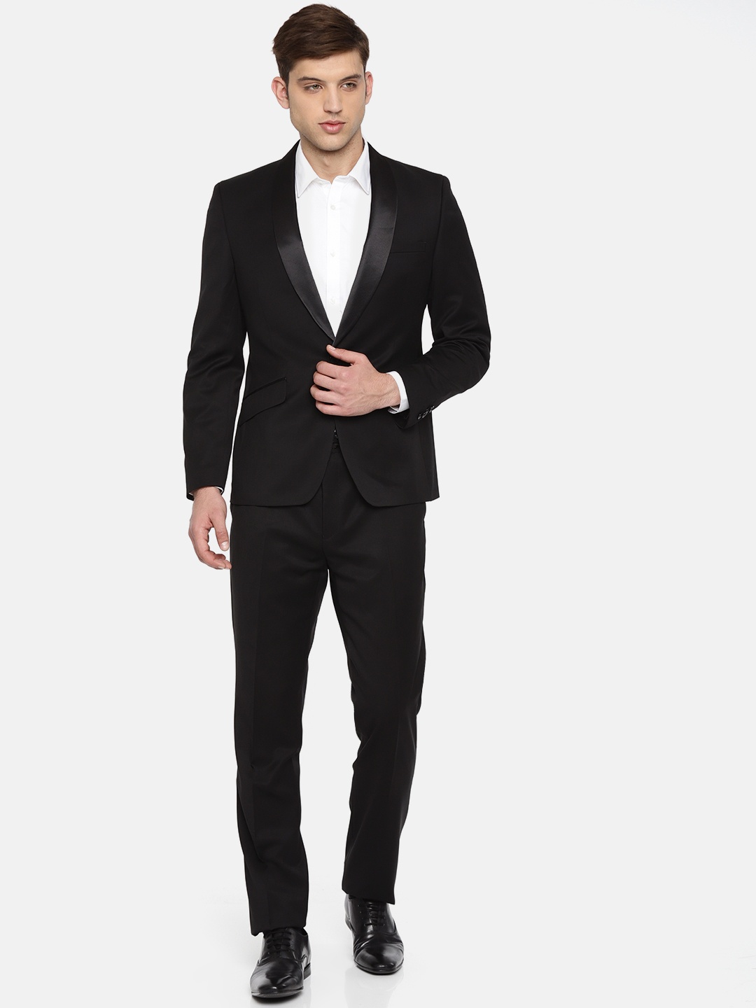 

Raymond Men Black Solid Contemporary Fit Tuxedo