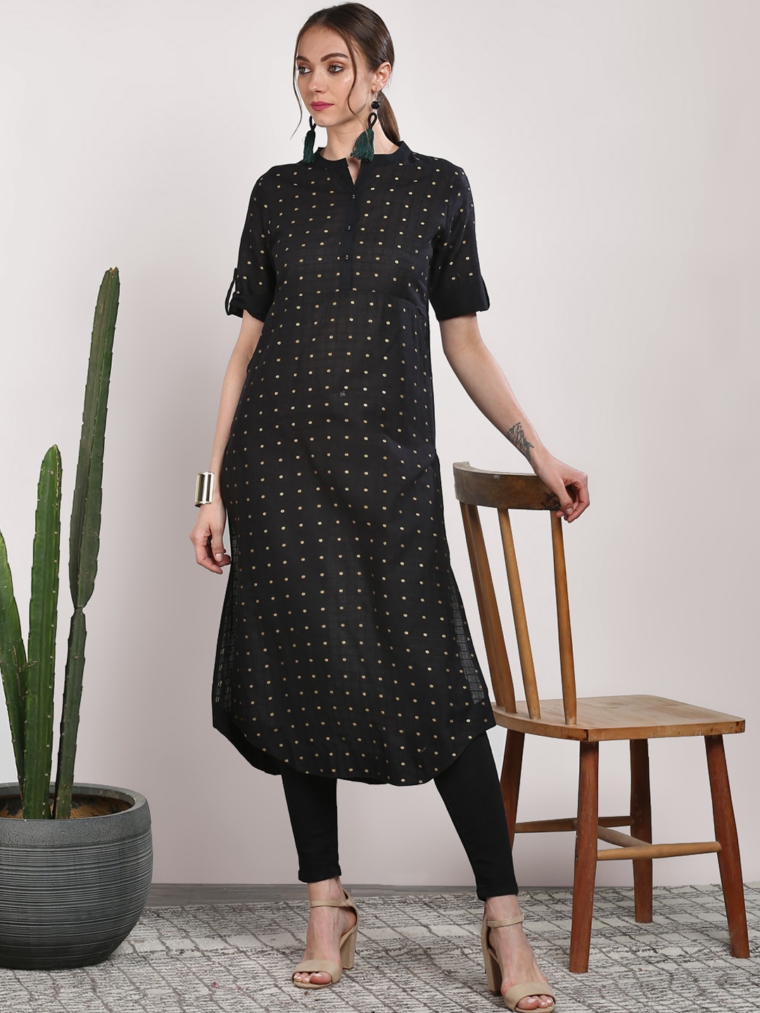 

Sangria Women Black Printed Straight Kurta