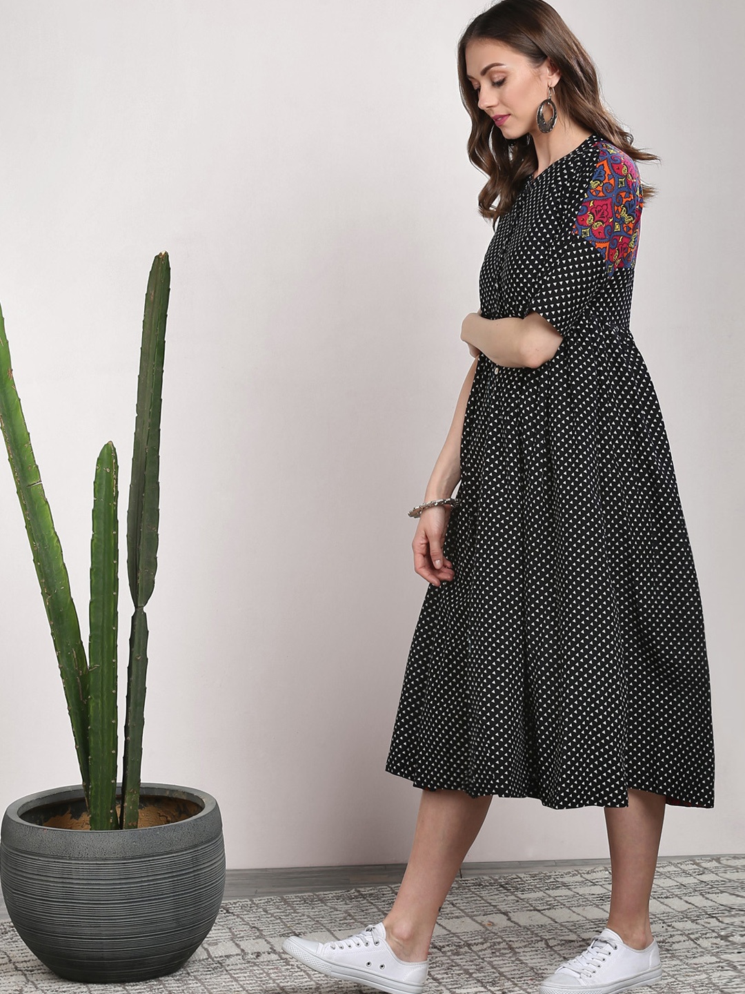 

Sangria Women Black Printed Fit and Flare Dress