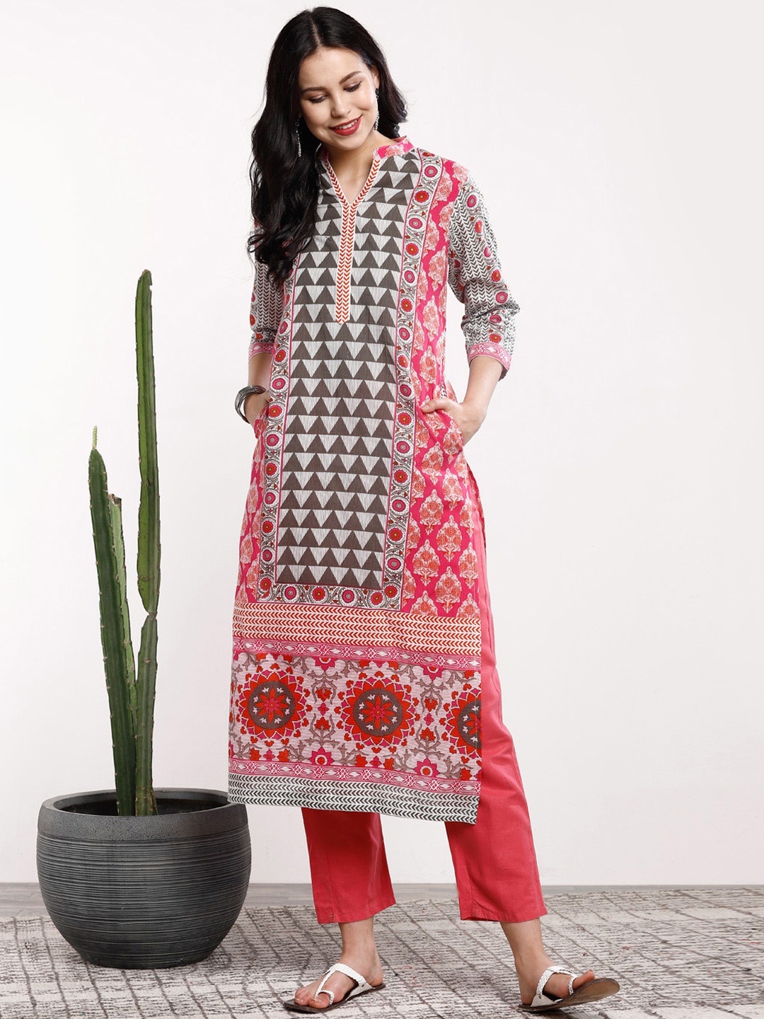 

Sangria Women Fuchsia & Grey Printed Straight Kurta