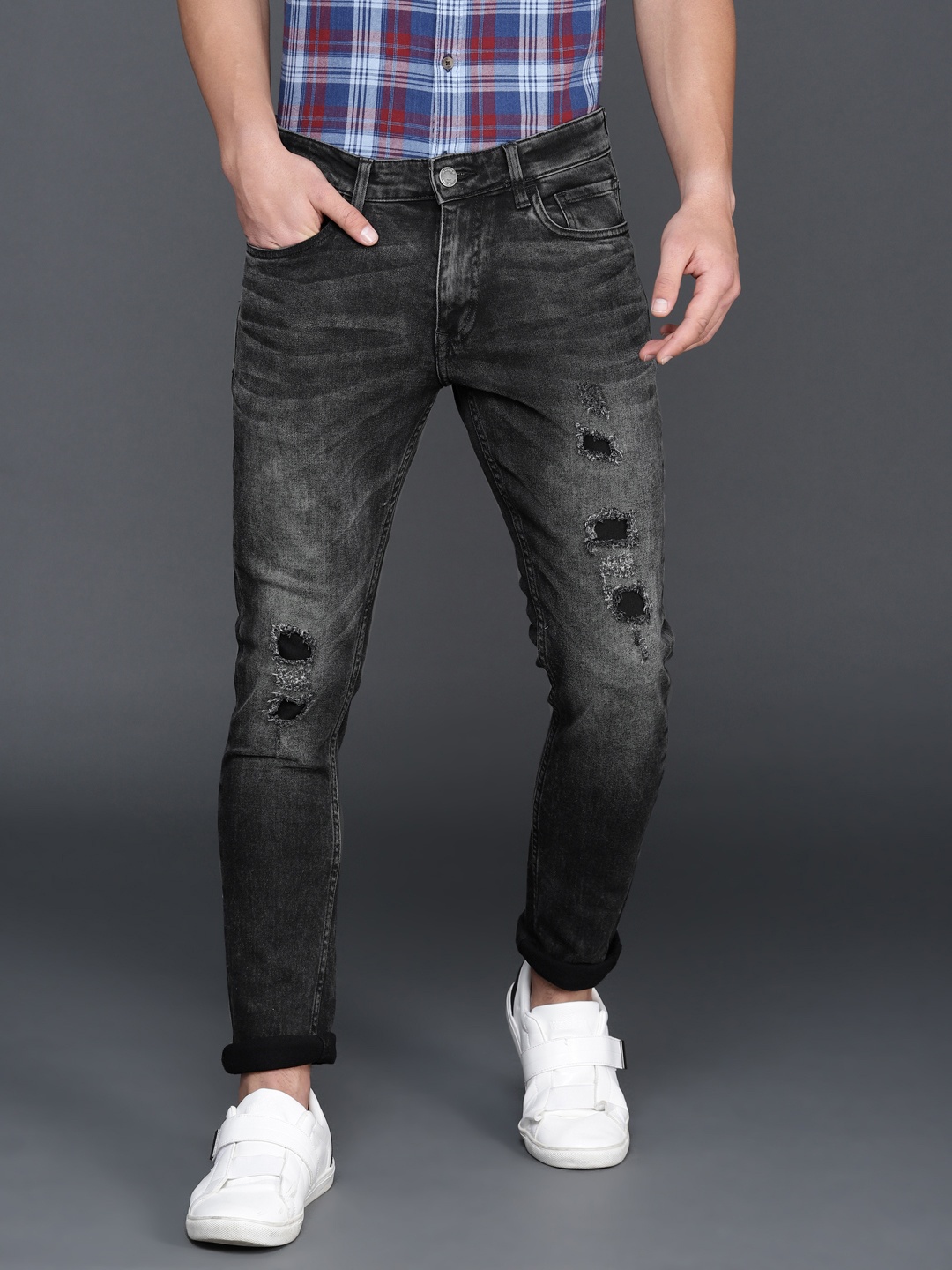 

WROGN Men Grey Slim Fit Mid-Rise Mildly Distressed Stretchable Jeans