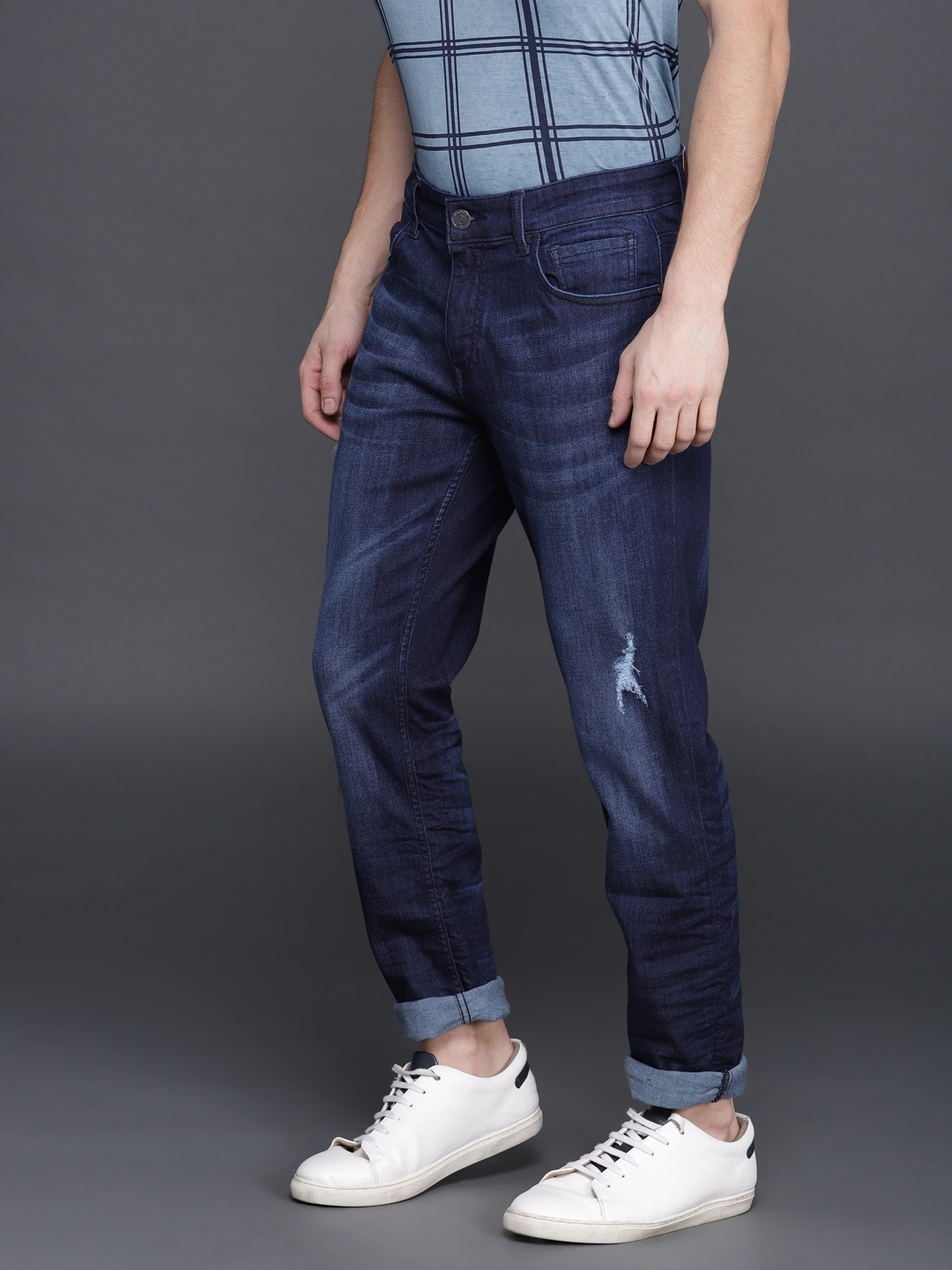 

WROGN Men Blue Slim Fit Mid-Rise Mildly Distressed Stretchable Jeans