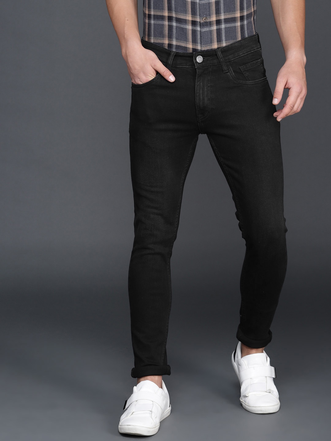 

WROGN Men Black Skinny Fit Mid-Rise Clean Look Stretchable Jeans