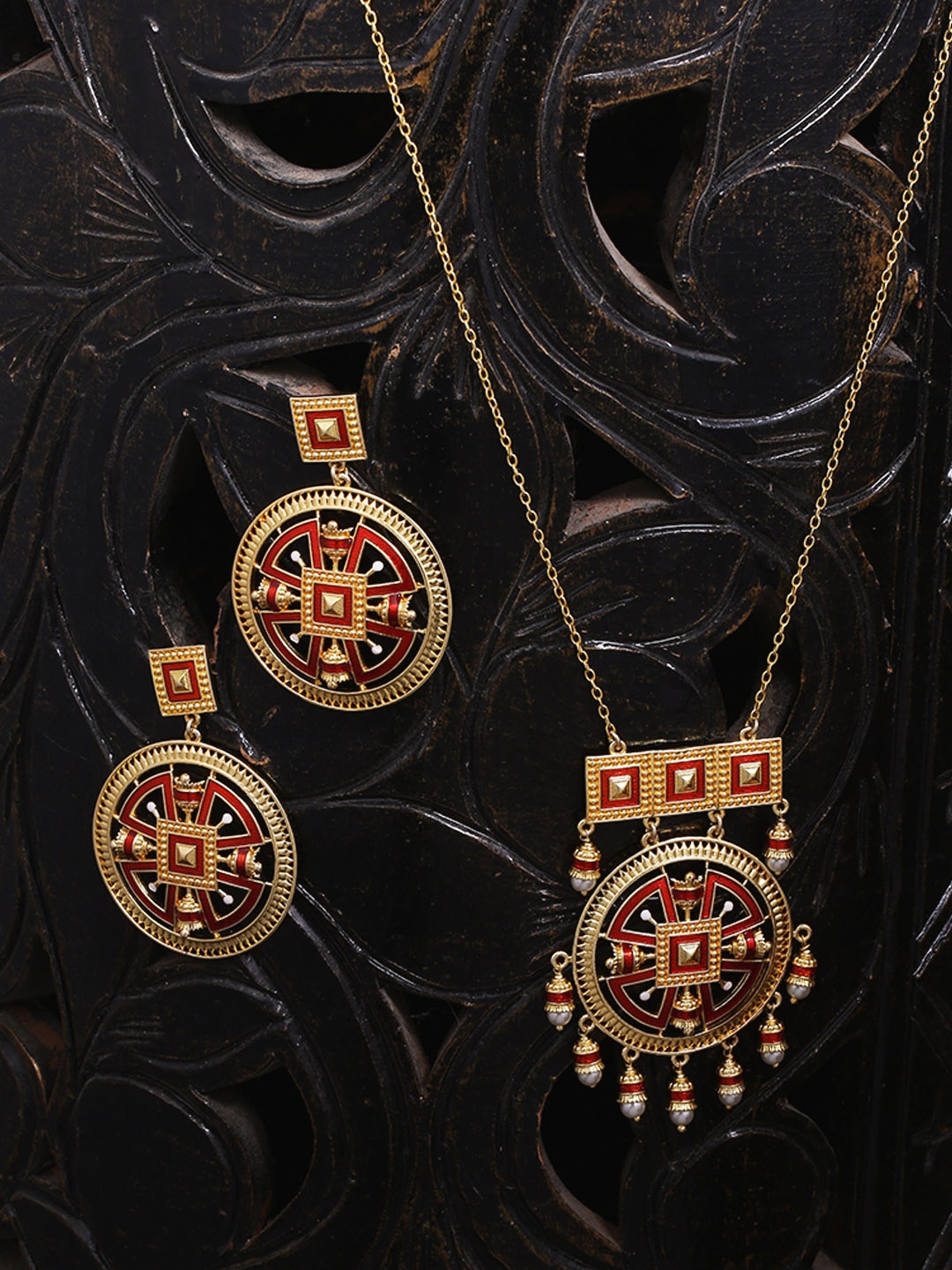 

Voylla Women Gold-Toned & Red Engraved Jewellery Set