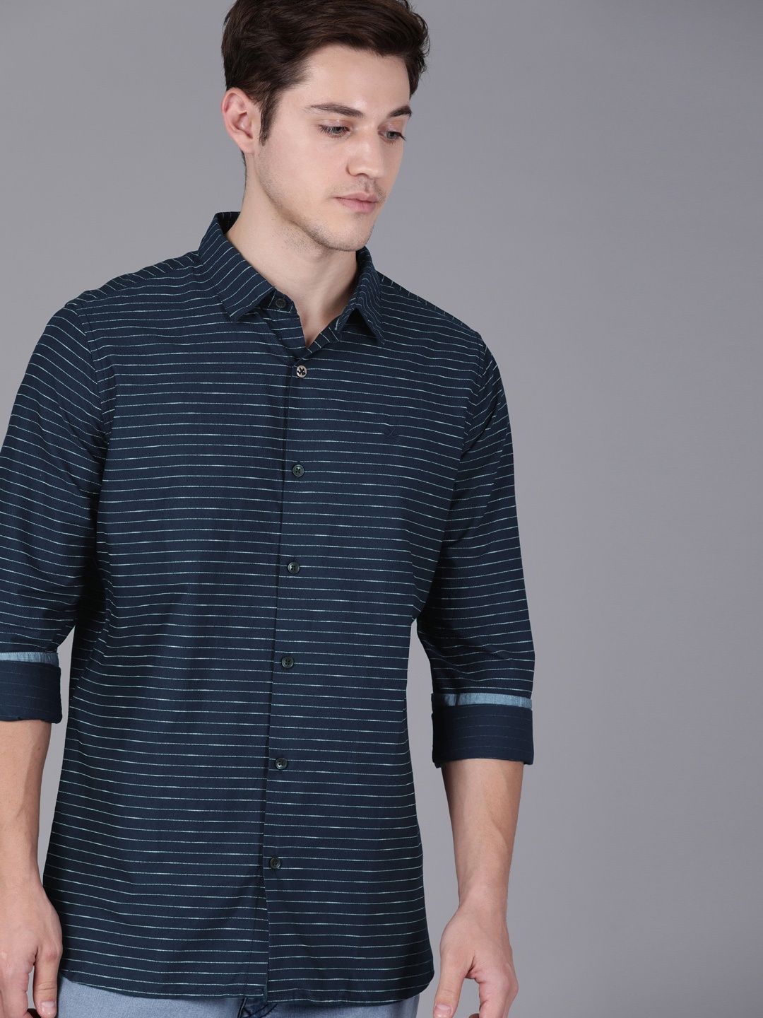 

WROGN Men Navy Blue & White Regular Fit Striped Casual Shirt