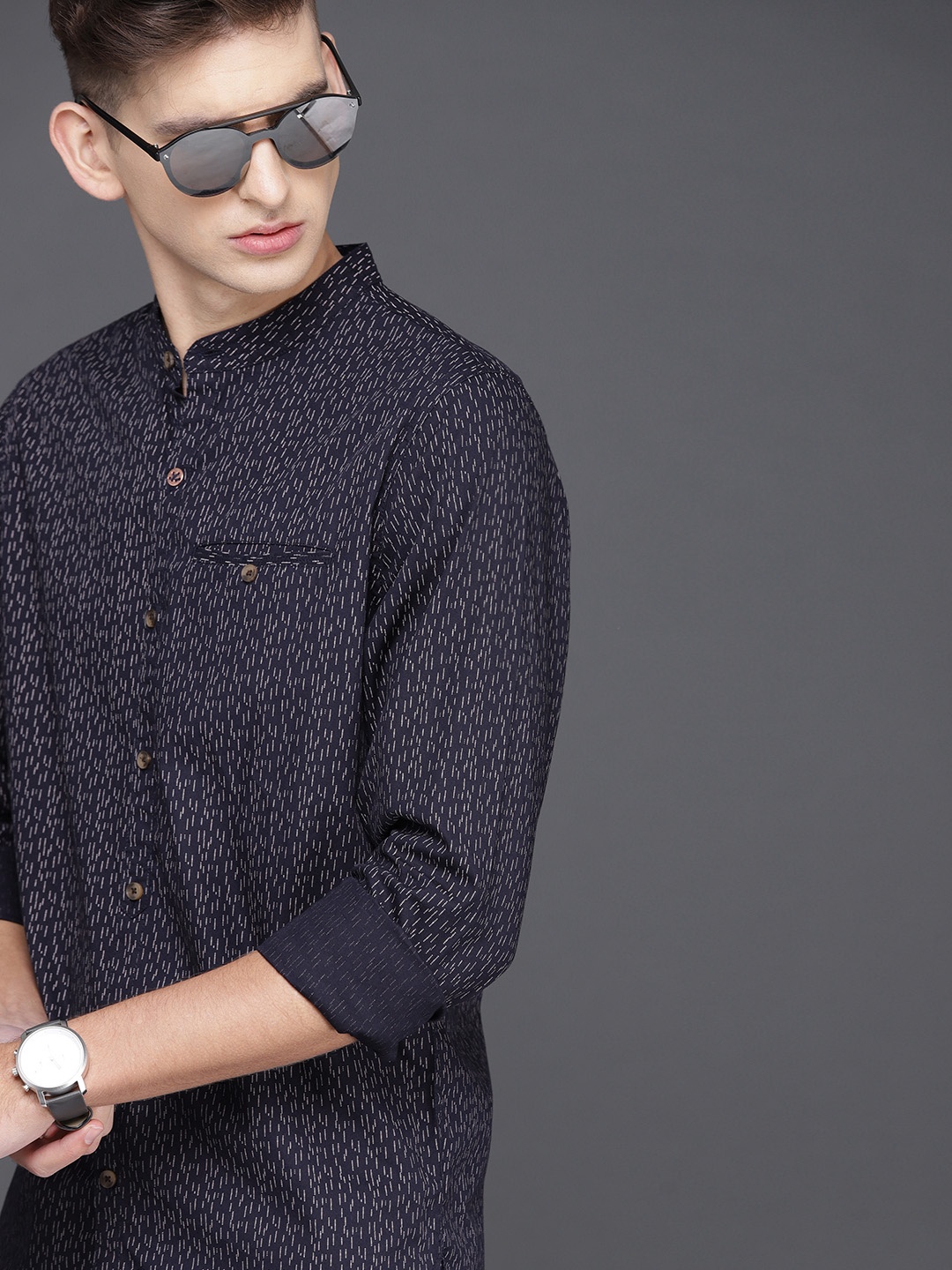 

WROGN Men Navy Blue Slim Fit Striped Casual Shirt