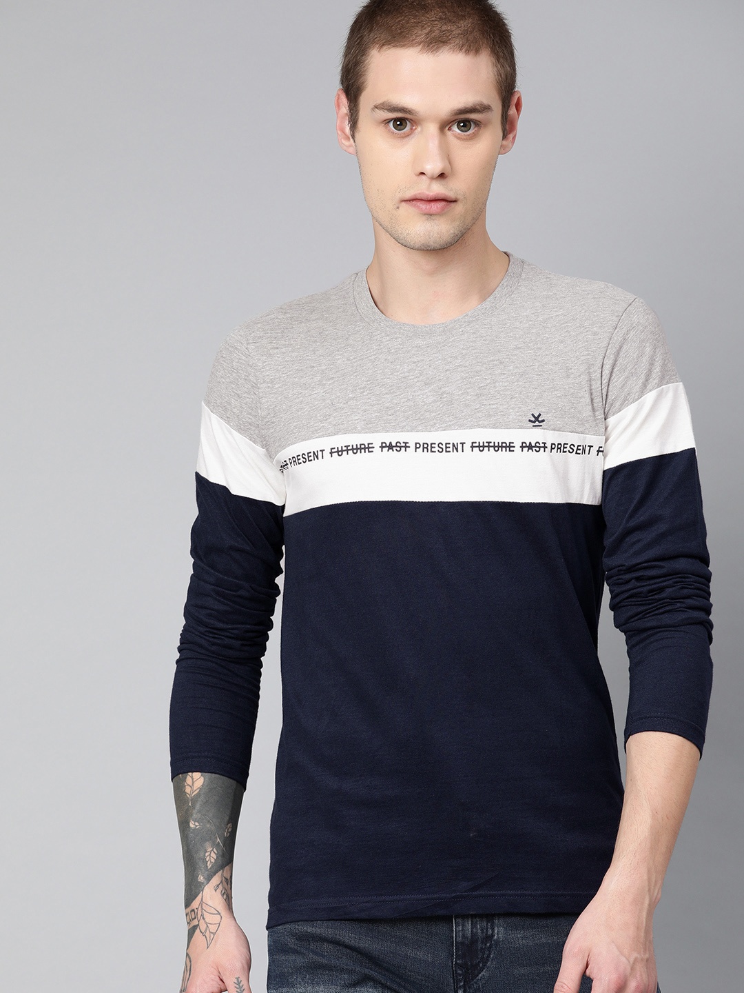 

WROGN Men Grey Melange Slim Fit Colourblocked Round Neck T-shirt