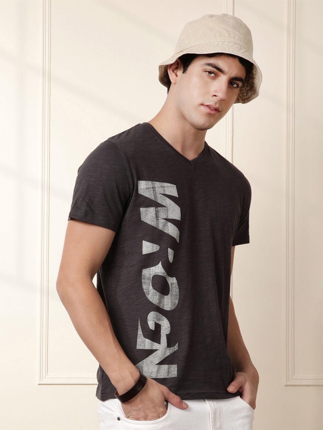 

WROGN Men Charcoal Grey Printed V-Neck Slim Fit Pure Cotton T-shirt