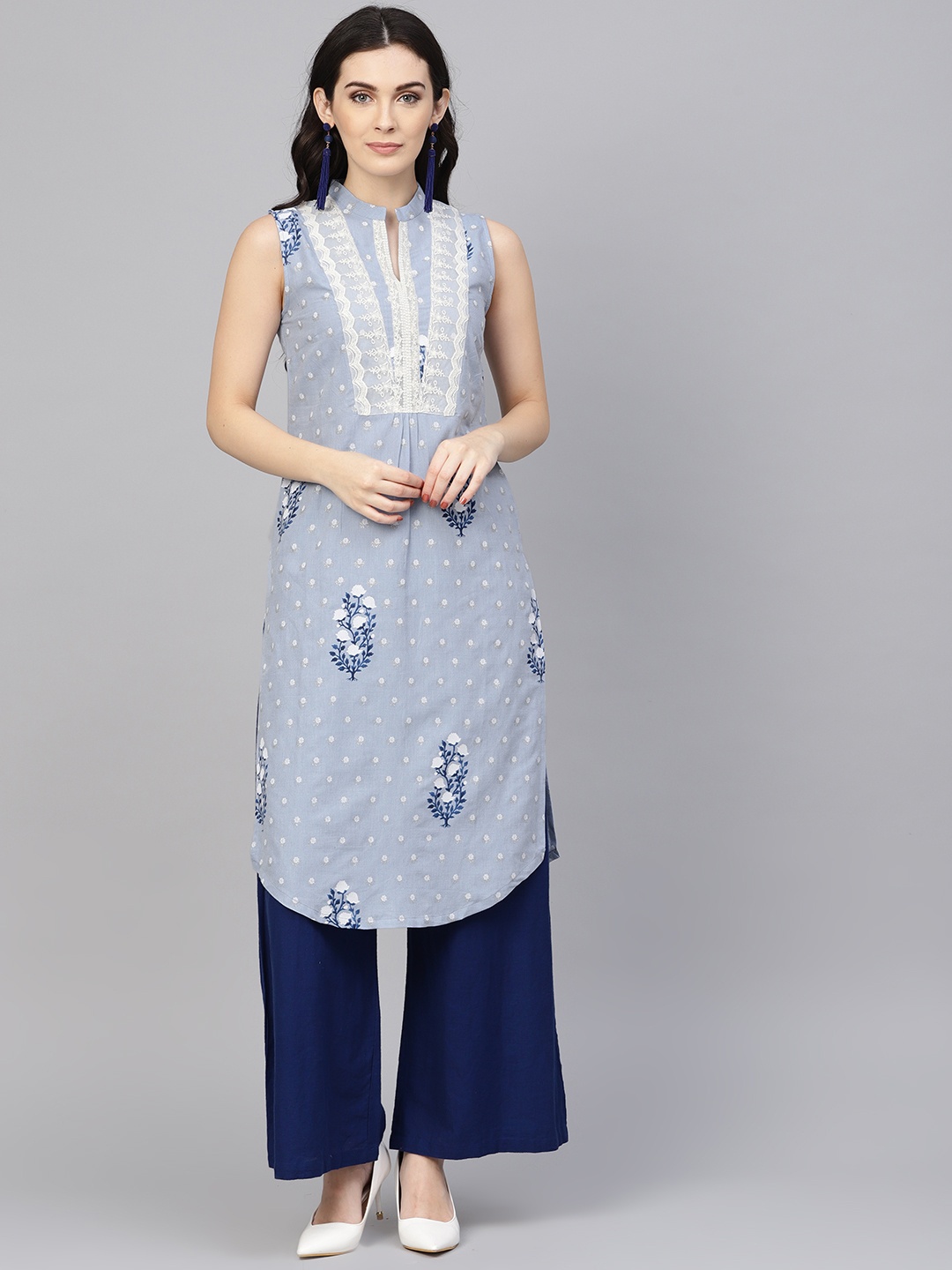 

W Women Blue & White Floral Printed Straight Kurta