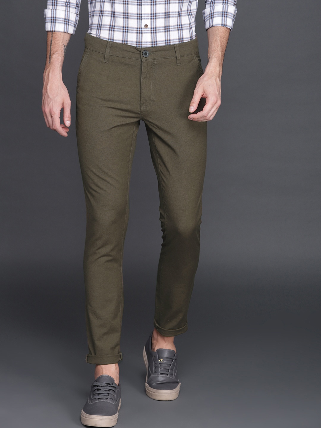 

WROGN Men Olive Green Slim Fit Solid Regular Trousers