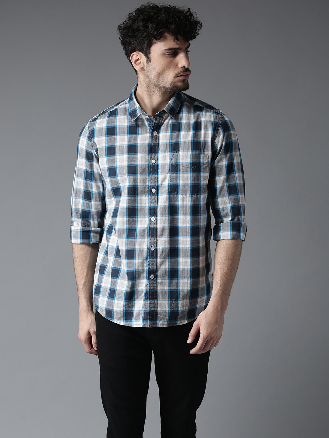 

Flying Machine Men White & Navy Blue Regular Fit Checked Casual Shirt