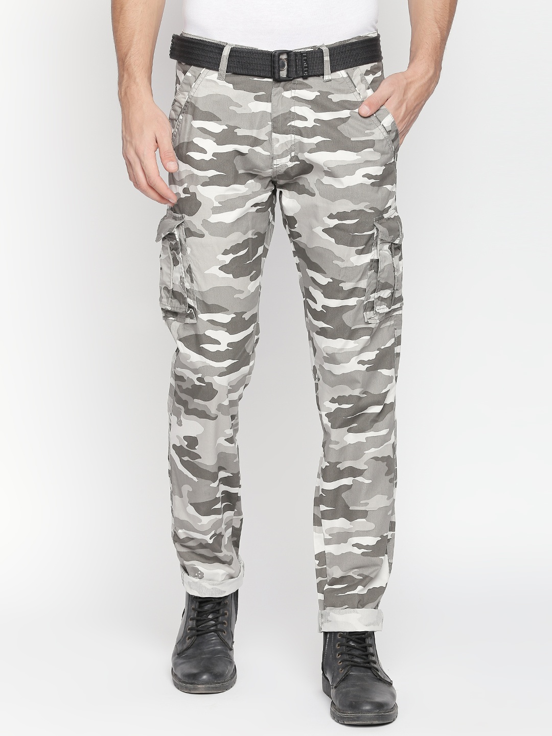 

beevee Men Grey Regular Fit Printed Cargos