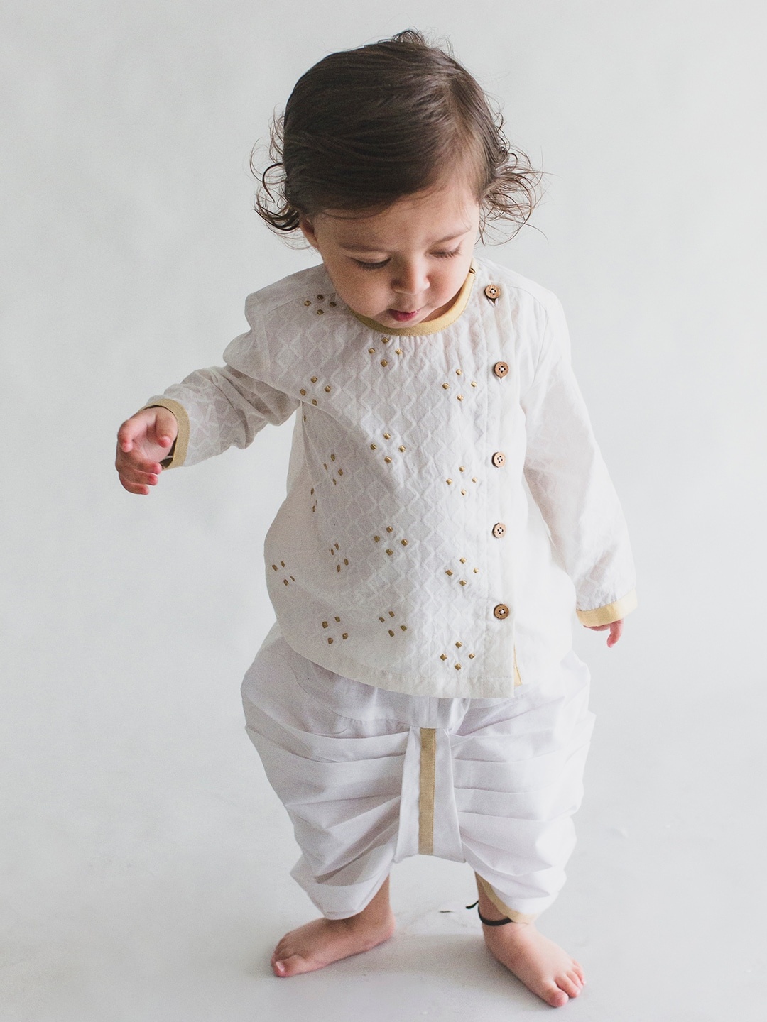 

Tiber Taber Boys White Printed Panchakattu