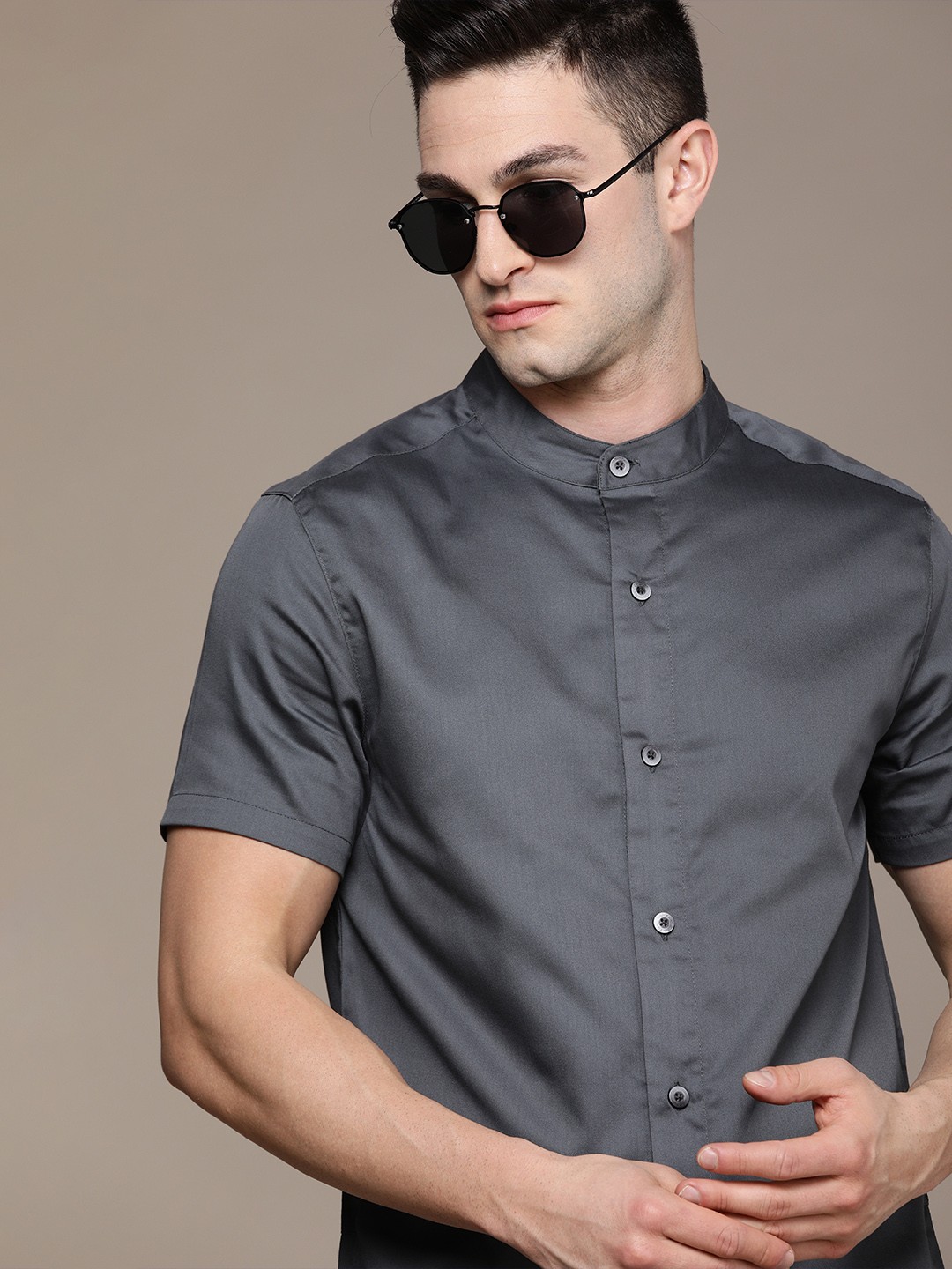 

Calvin Klein Underwear Men Grey Solid Casual Shirt