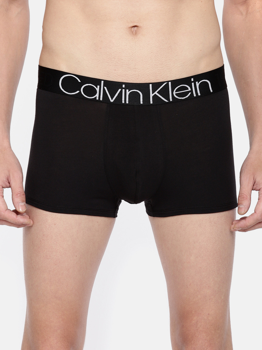 

Calvin Klein Underwear Men Black Solid Trunks NEW-NB1565001