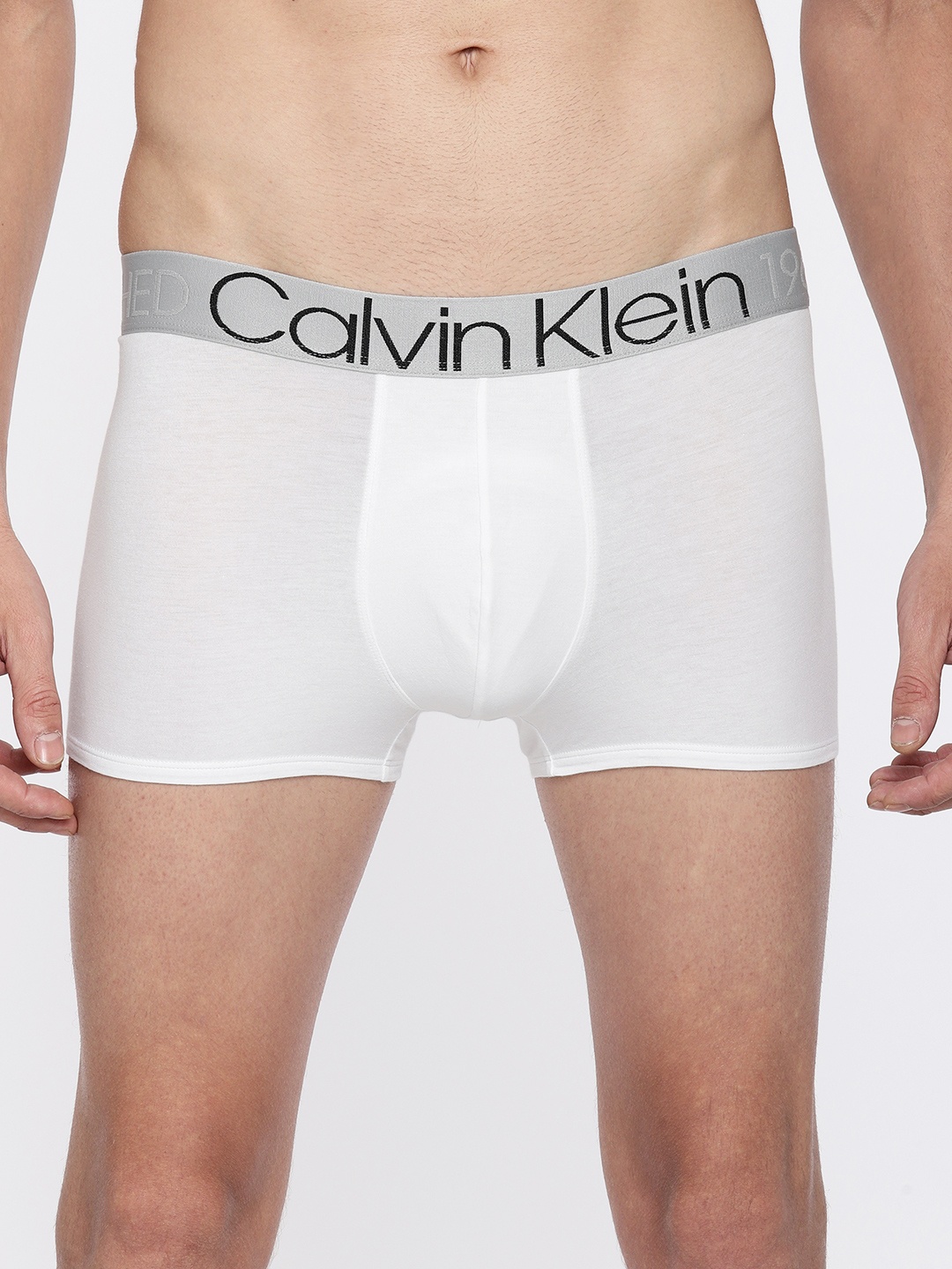 

Calvin Klein Underwear Men White Low Rise Solid Trunks NEW-NB1565100-100