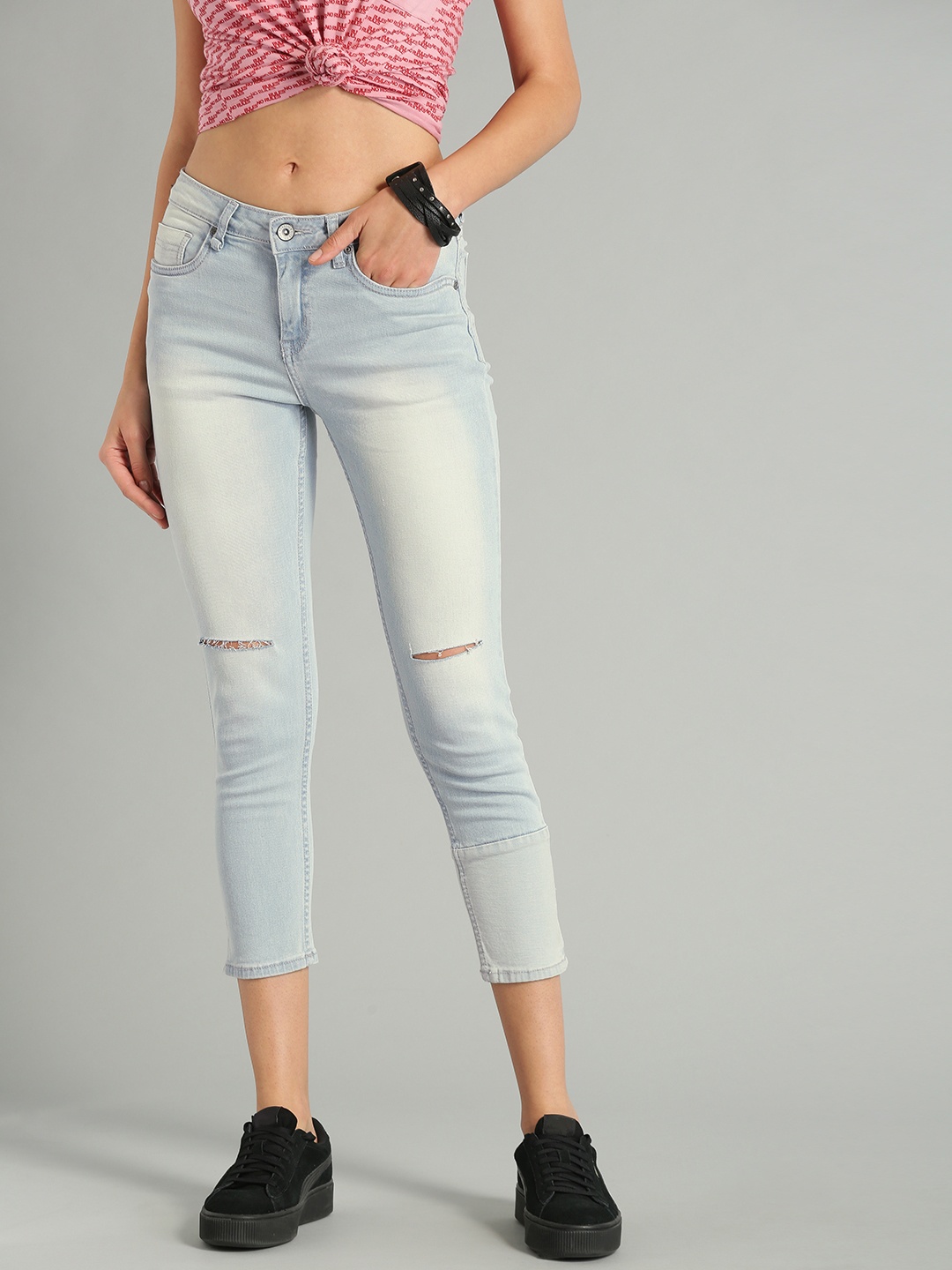 

Roadster Women Blue Skinny Fit Mid-Rise Slash Knee Stretchable Cropped Jeans