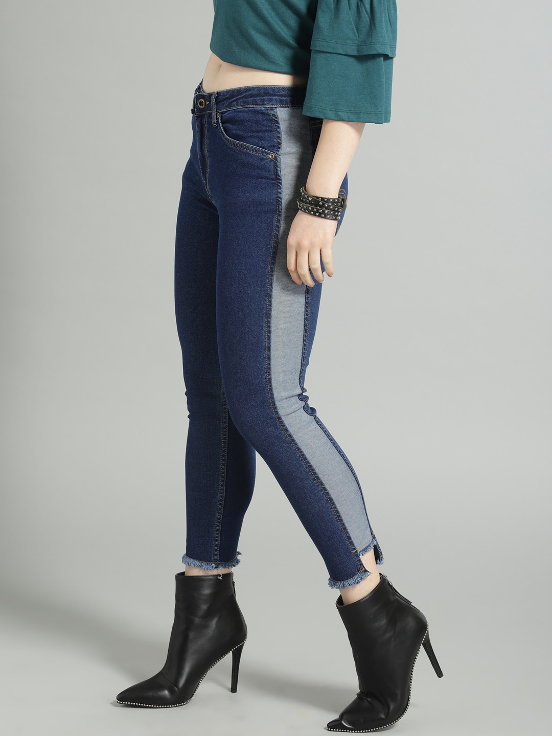 

Roadster Women Navy Blue Slim Fit Mid-Rise Clean Look Stretchable Cropped Jeans