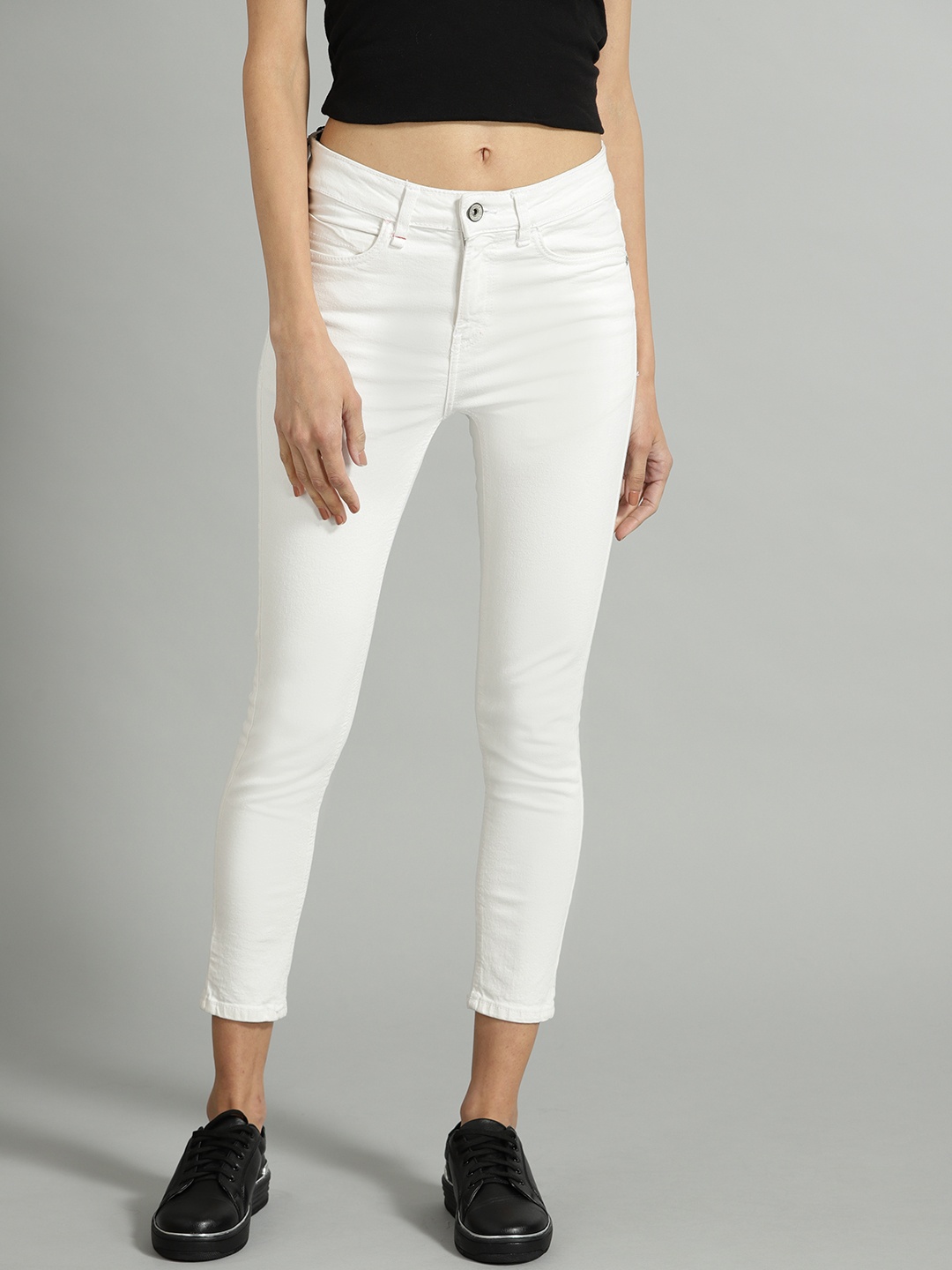 

Roadster Women White Skinny Fit Mid-Rise Clean Look Stretchable Cropped Jeans