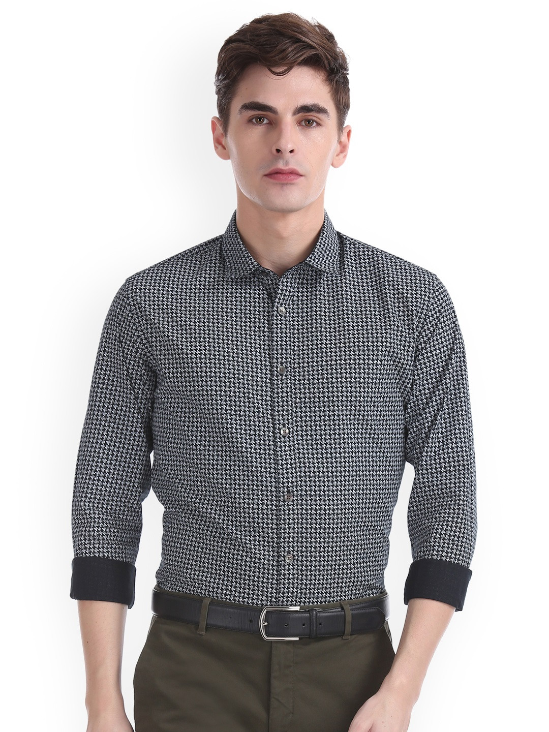

Flying Machine Men White & Black Regular Fit Self Design Semiformal Shirt