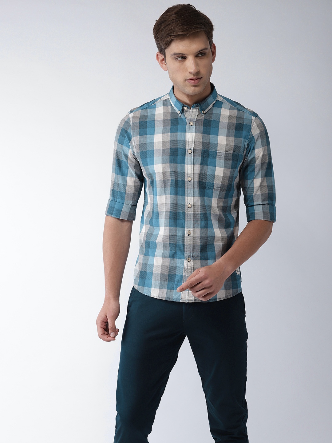 

Flying Machine Men Blue & White Regular Fit Checked Casual Shirt