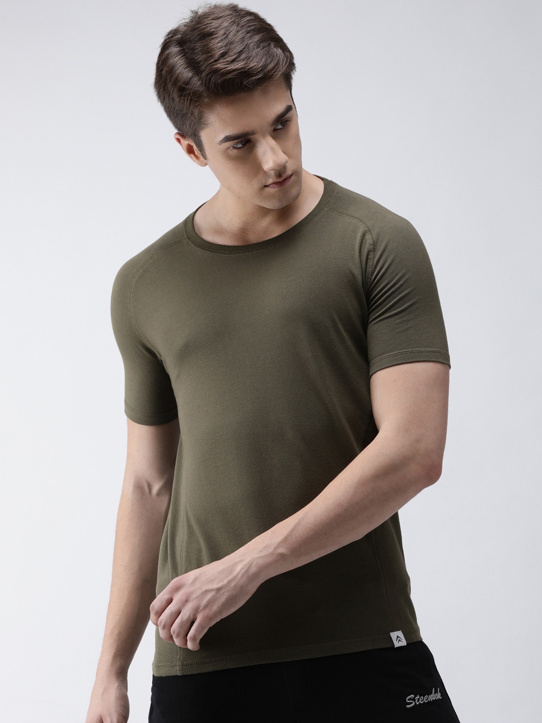 

Steenbok Men Olive Green Solid Round Neck Odour-Free T-shirt