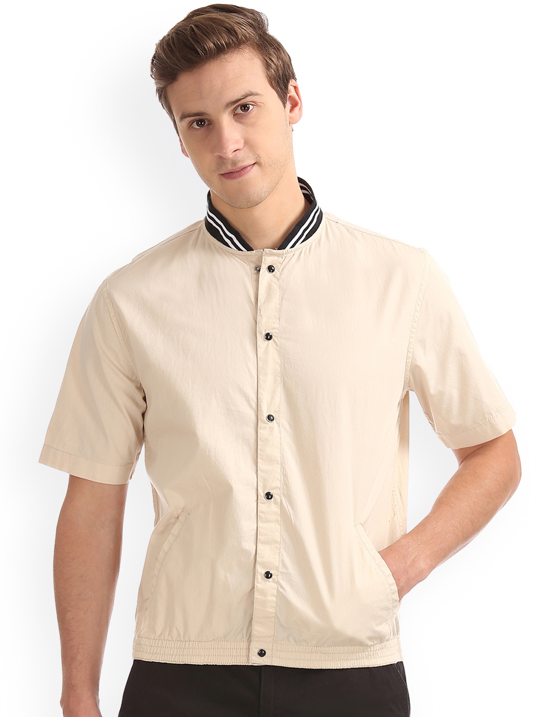 

Colt Men Beige & Navy Blue Regular Fit Solid Casual Shirt