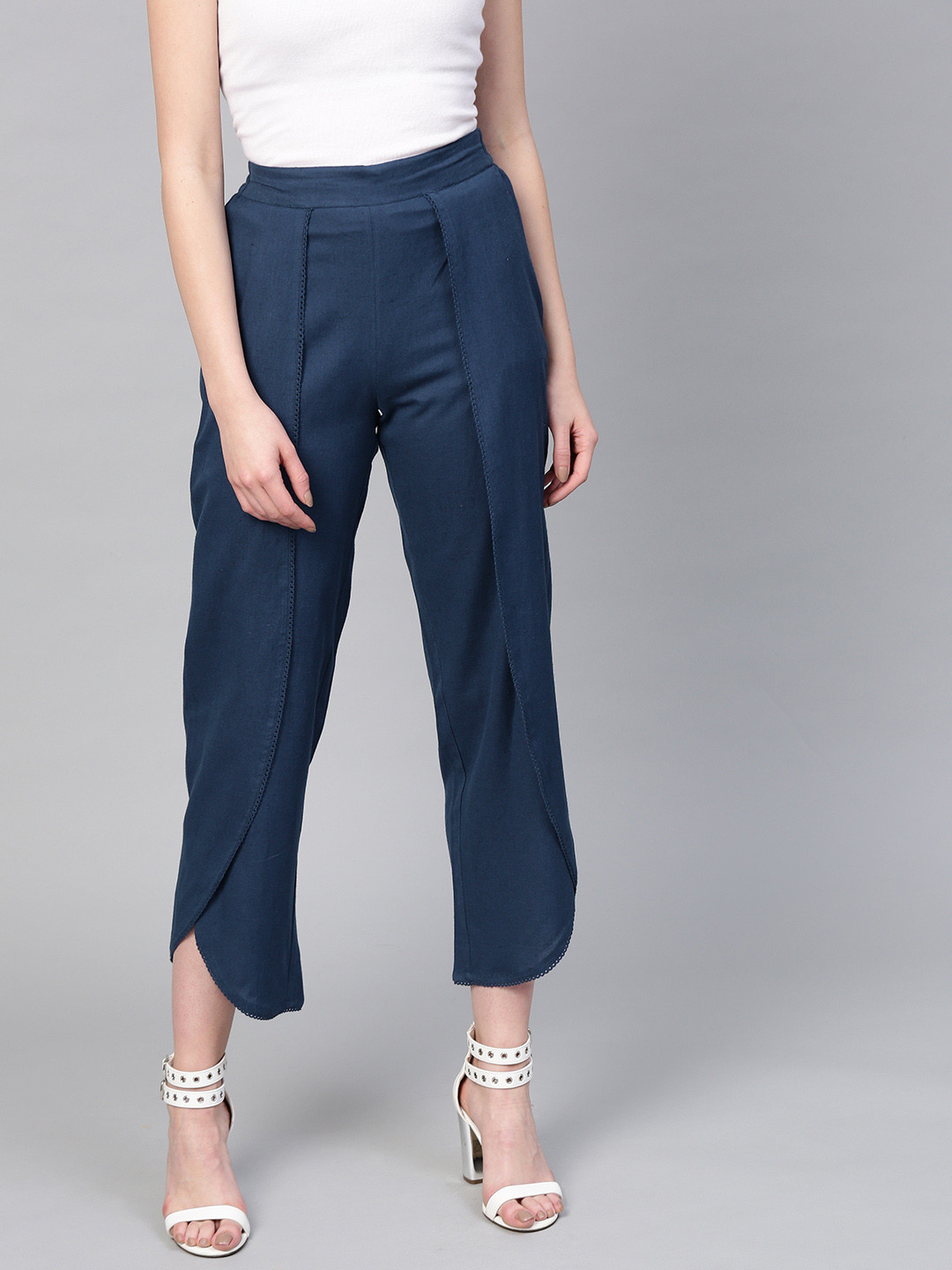 

SASSAFRAS Women Navy Blue Solid Cropped Dhoti Pants