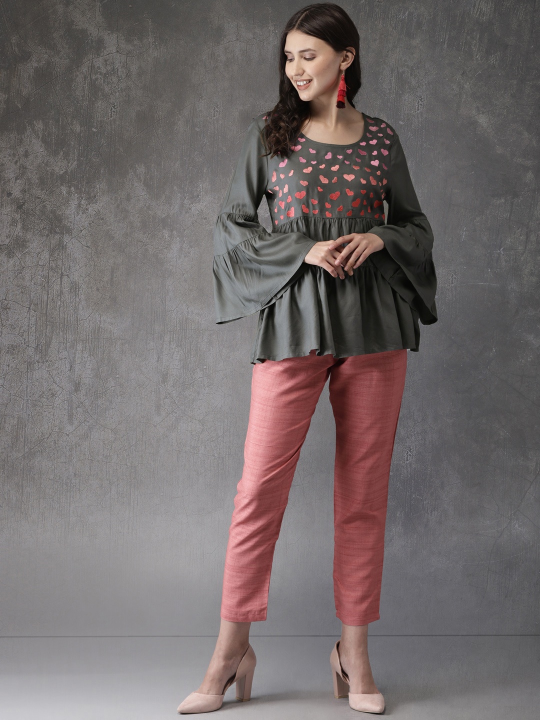 

Anouk Women Grey & Pink Yoke Design Tiered Kurti with Trousers