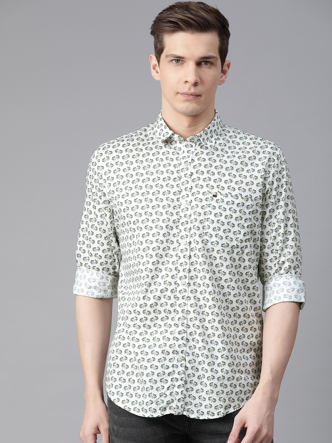 

Peter England Casuals Men White & Green Slim Fit Printed Casual Shirt