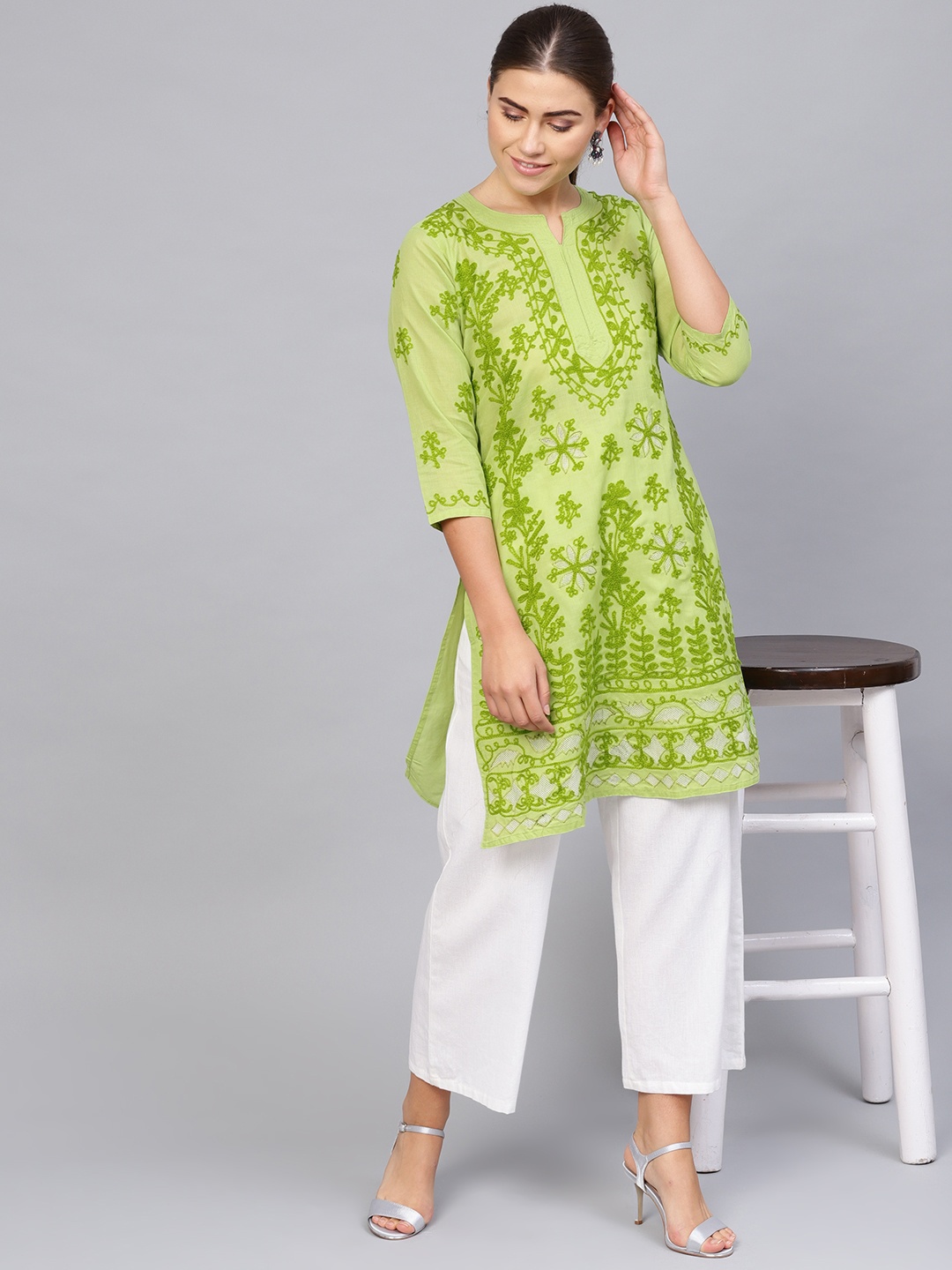 

Saadgi Women Green Chikankari Embroidered Handloom Straight Kurta