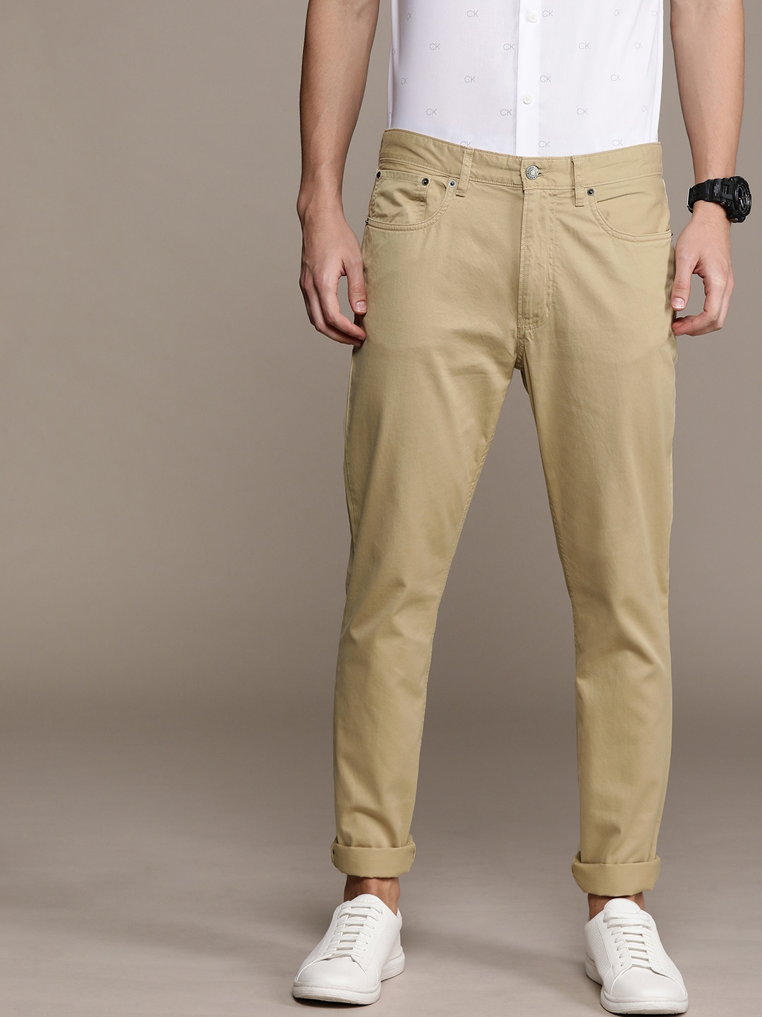 

Calvin Klein Jeans Men Beige Tapered Fit Solid Chinos