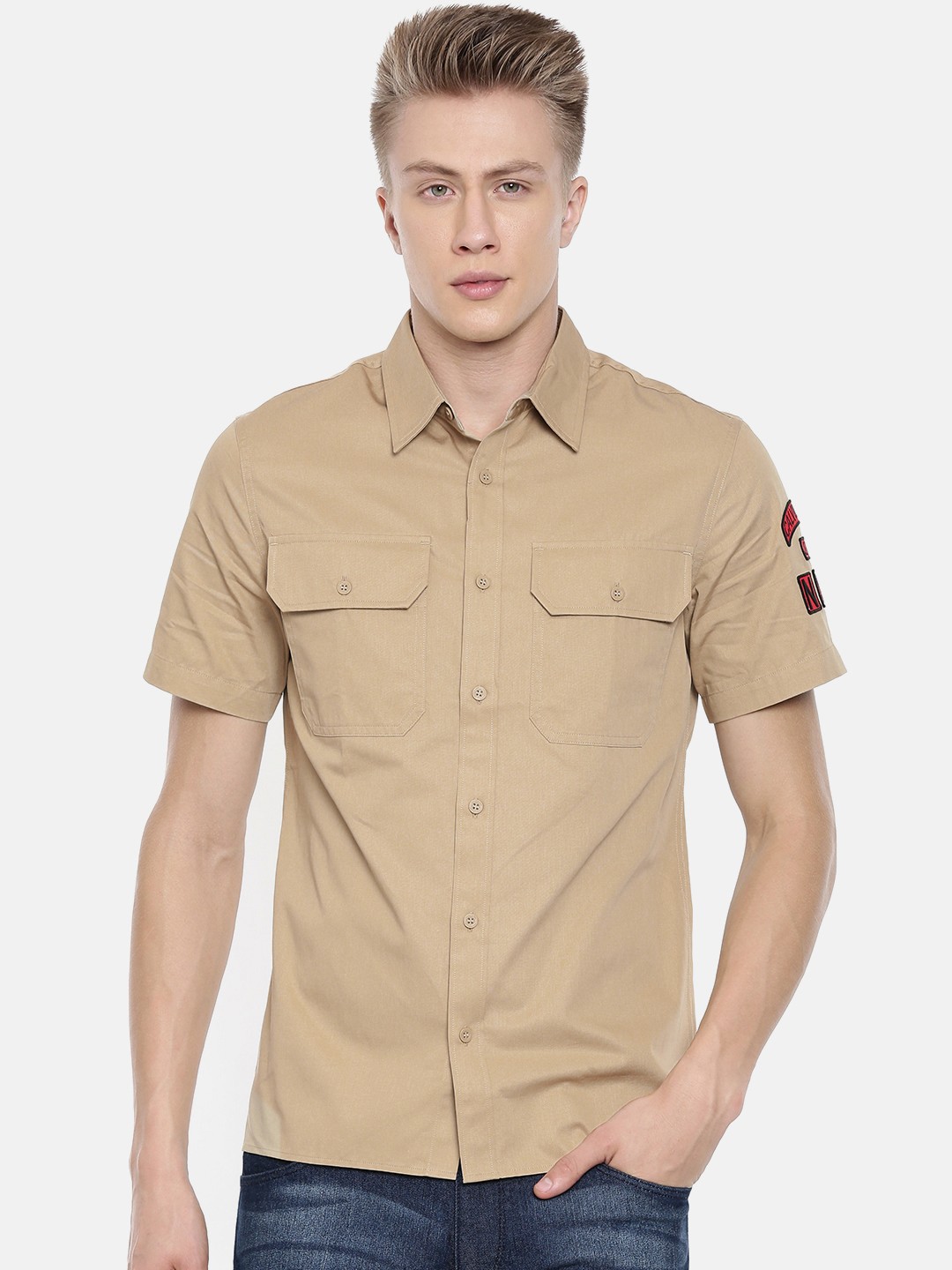 

Calvin Klein Jeans Men Khaki Regular Fit Solid Casual Shirt