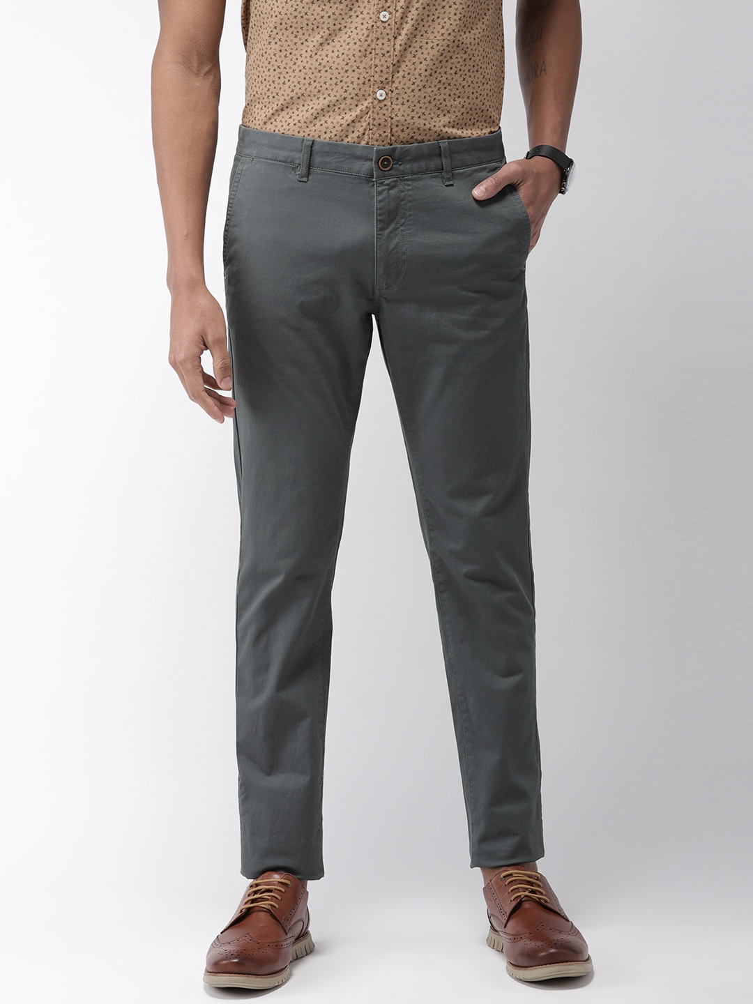 

Indian Terrain Men Charcoal Grey Brooklyn Slim Fit Solid Cropped Chinos